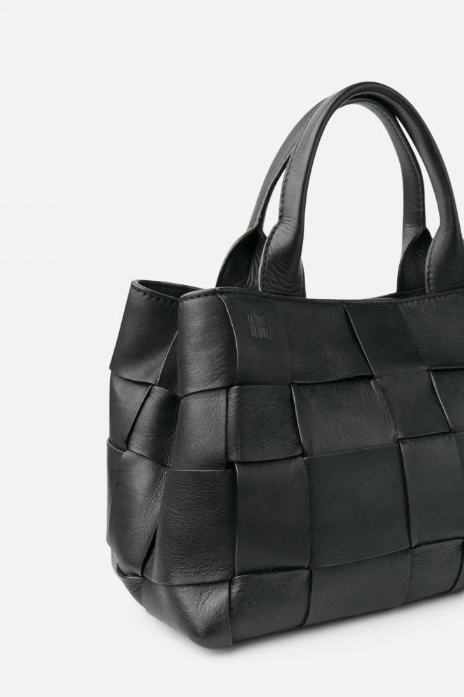 Wann Leather Removable Strap Crossbody Bag - Black - Image 5