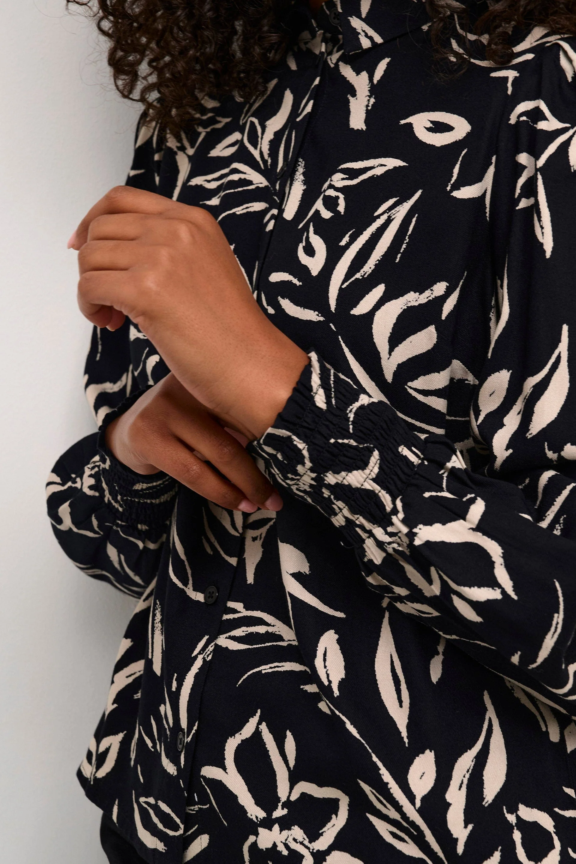 Forrest Printed Shirt - Black/Sand Painted Flower - Image 5