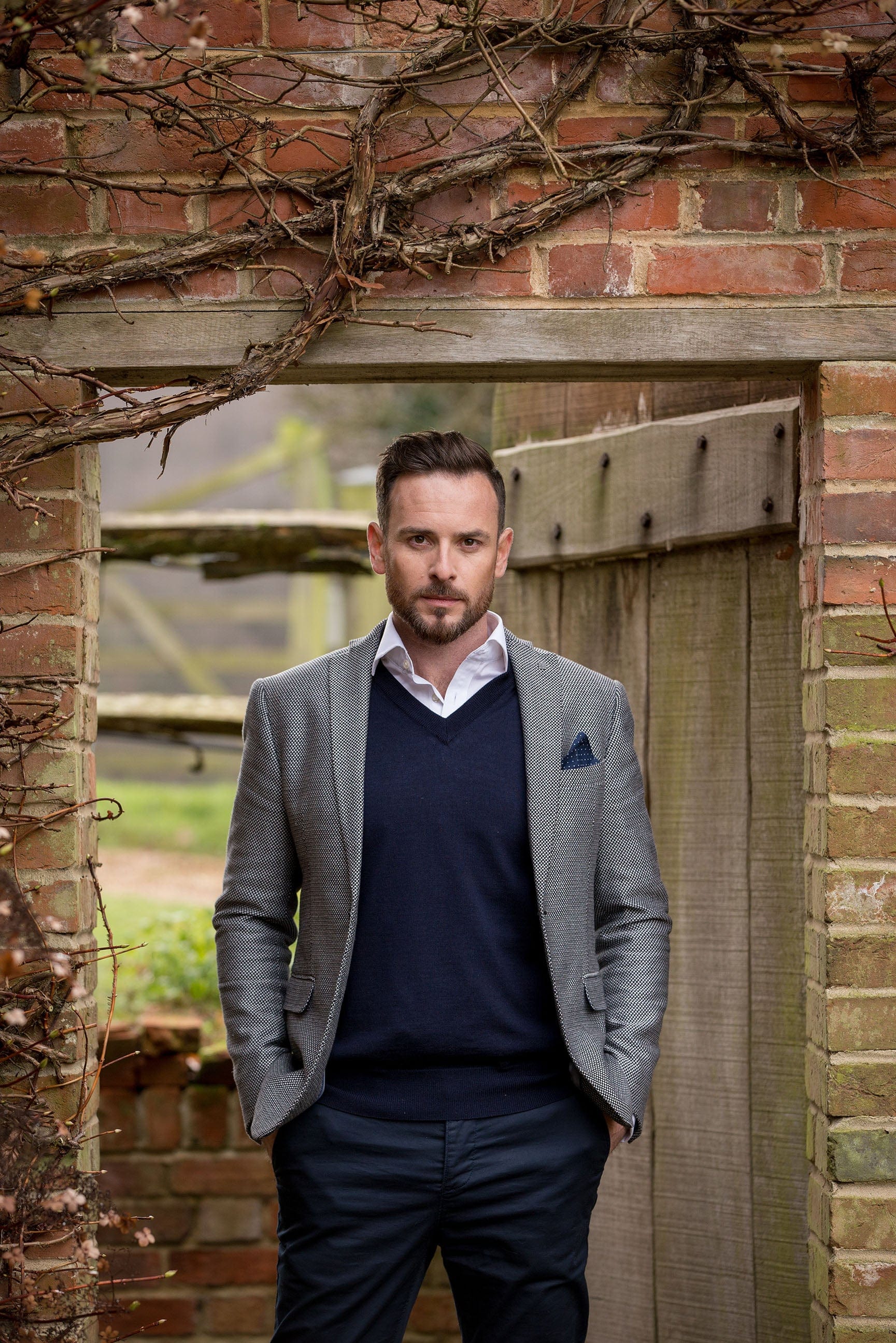 Extra Fine Merino Wool V Neck Jumper - Navy - Image 5