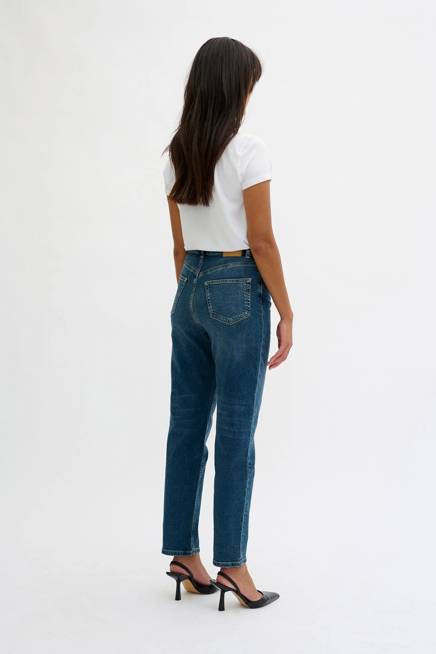 The Celina Extra High Waist Straight Jean - Medium Blue Retro Wash - Image 2