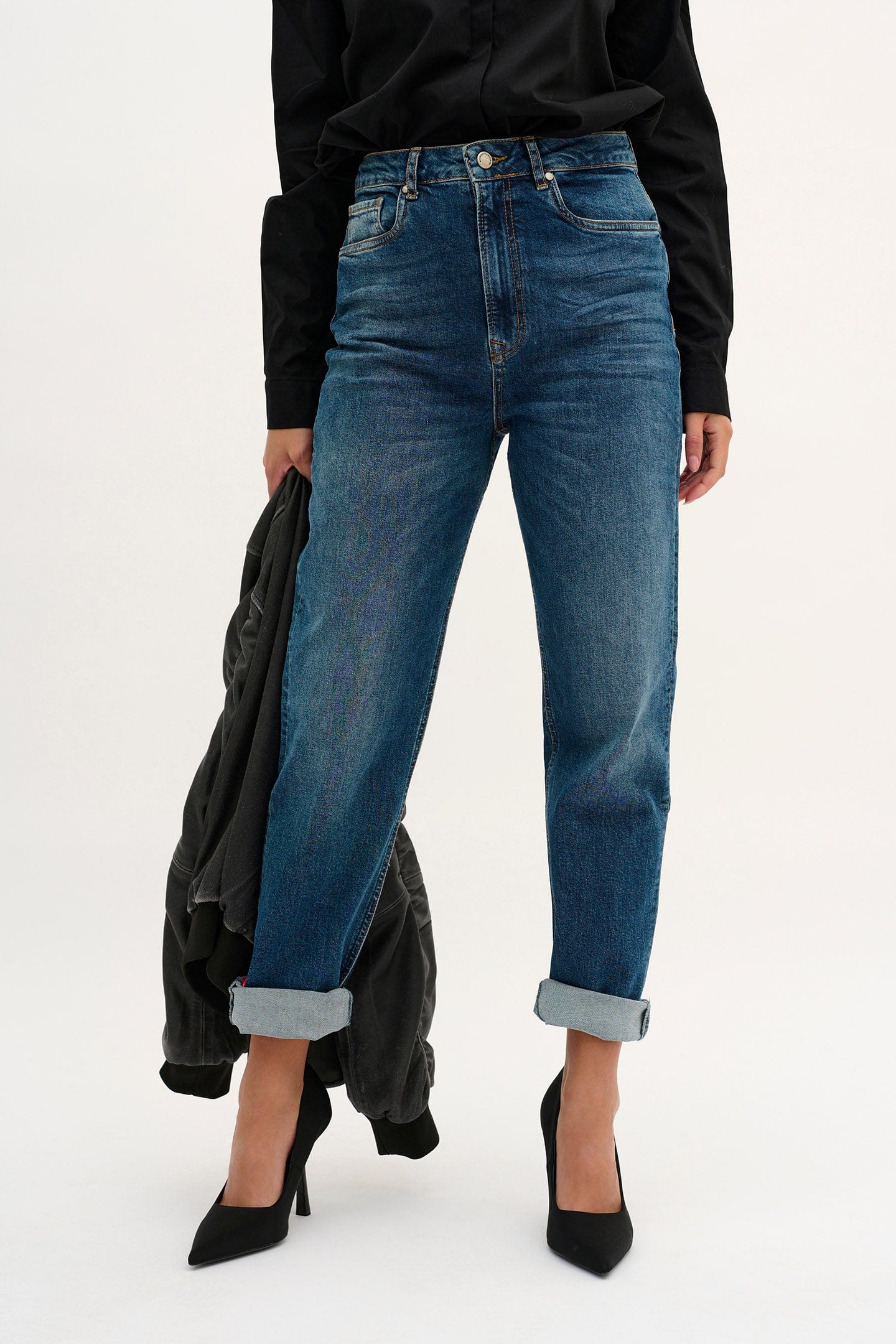 The Celina Extra High Waist Straight Jean - Medium Blue Retro Wash - Image 4