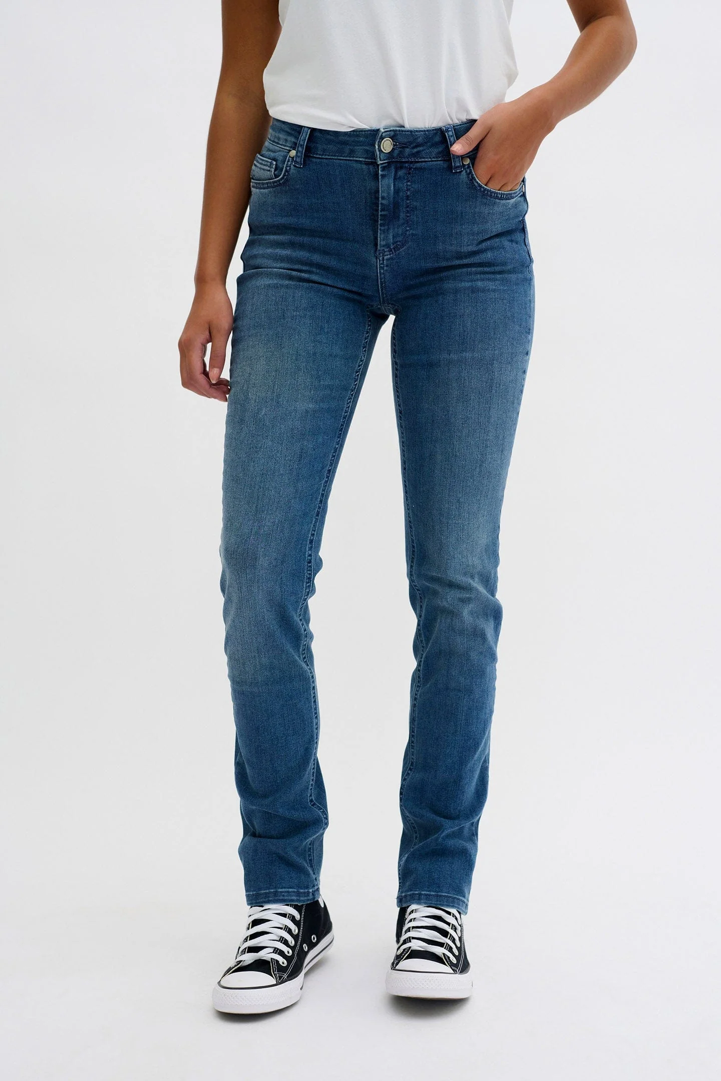 The Celina High Waist Straight Jean - Medium Blue Vintage Wash - Image 3