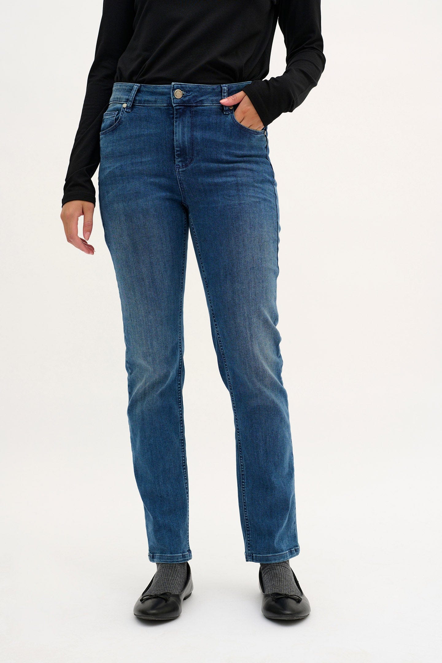 The Celina High Waist Straight Jean - Medium Blue Vintage Wash - Image 5