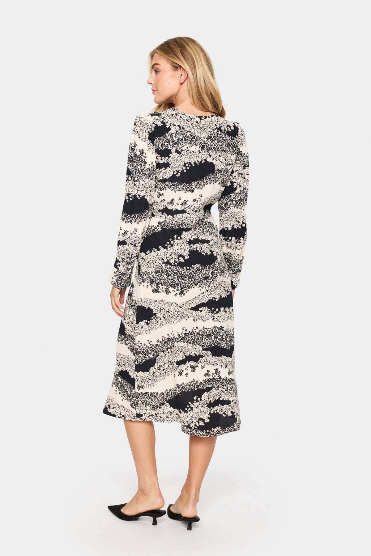 Iselin Printed Dress - Black Wavy Flowers - Image 3