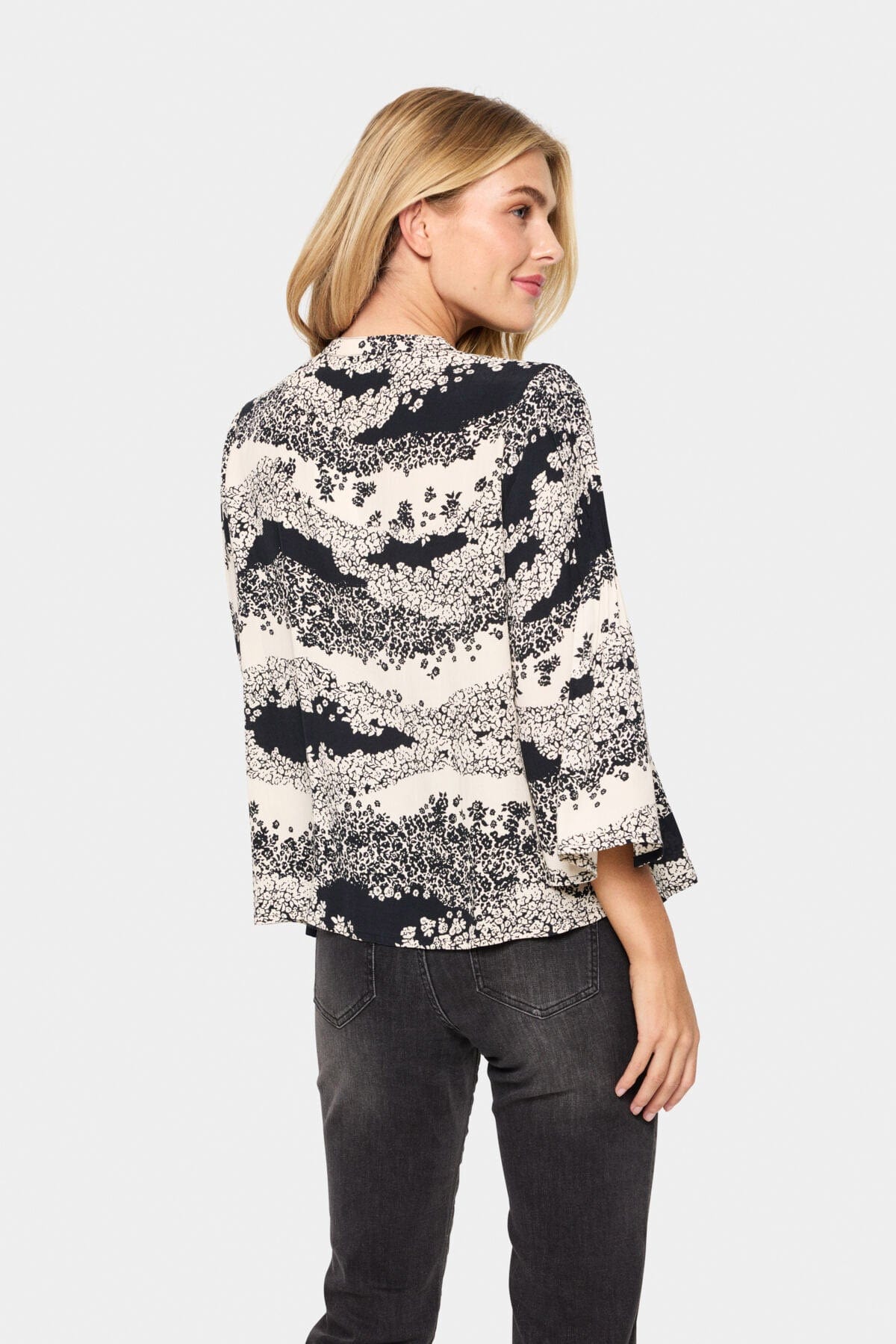 Iselin Printed Shirt - Black Wavy Flowers - Image 3