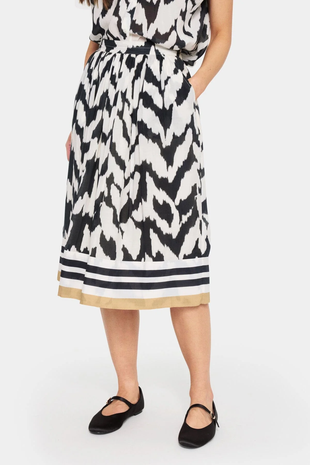 Kelsie Printed Skirt - Black Monochrome Strokes - Image 4