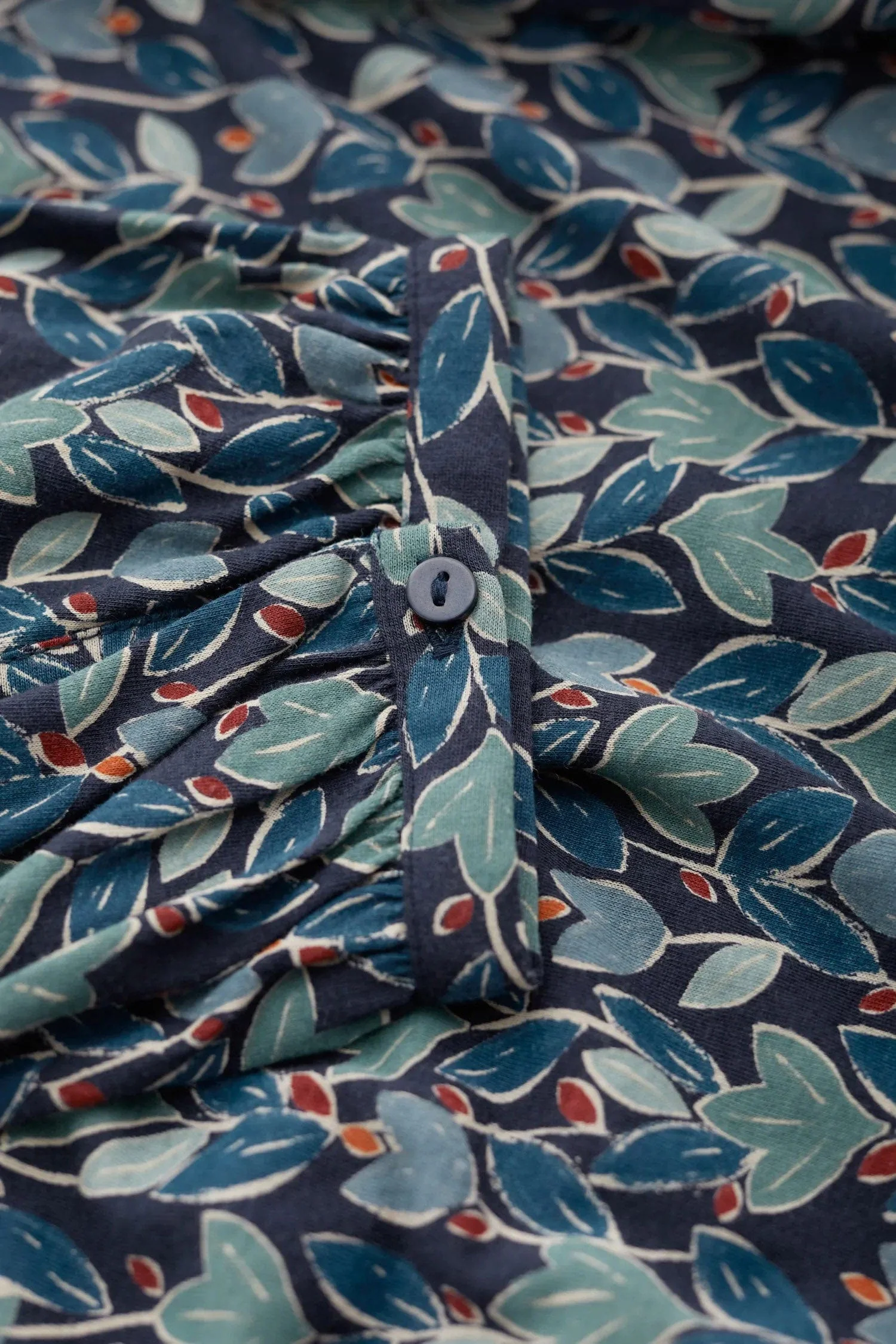 3/4 Sleeve Embrace Shirt - Wax Glaze Tulips Maritime - Image 5