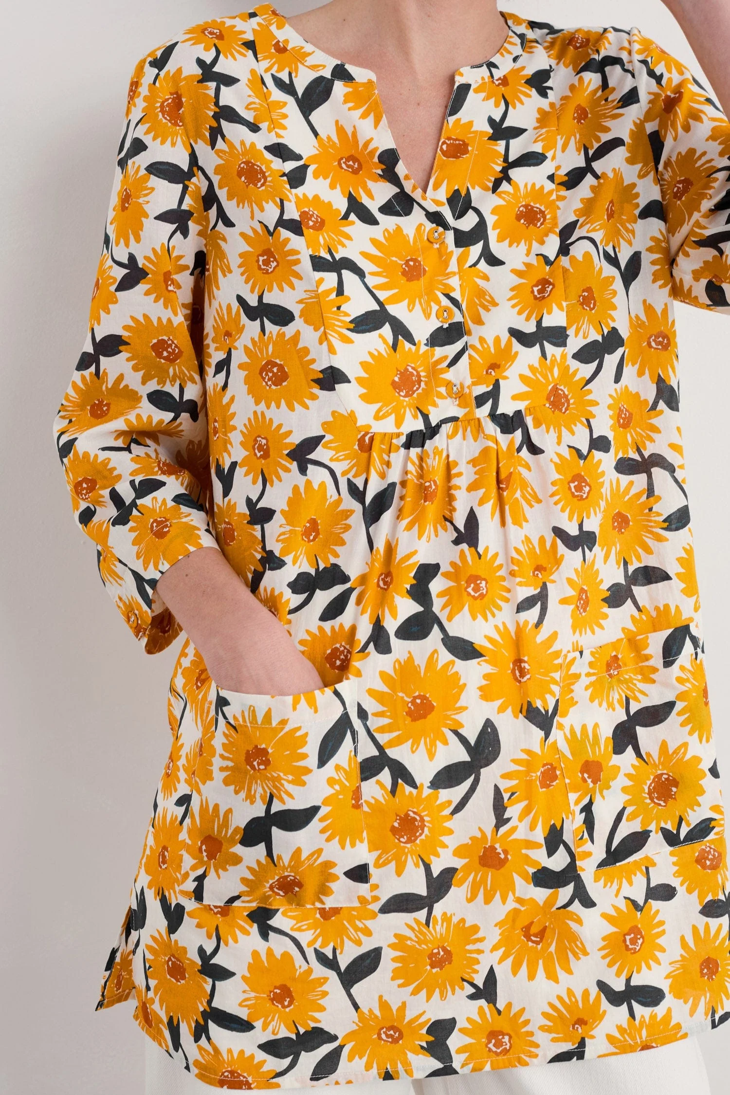 Aventurier Organic Cotton Tunic - Arty Daisy Chalk - Image 5