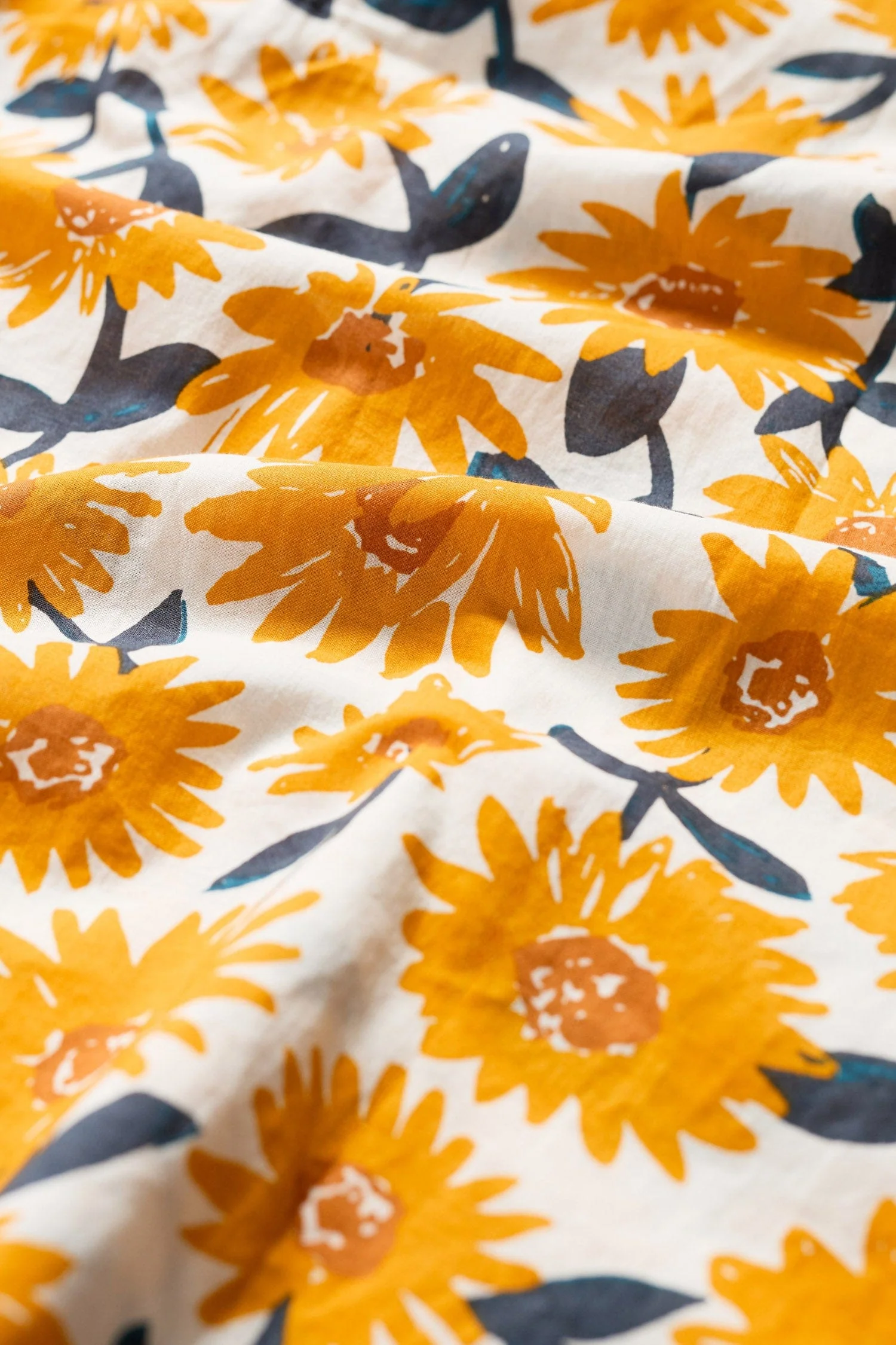 Aventurier Organic Cotton Tunic - Arty Daisy Chalk - Image 6