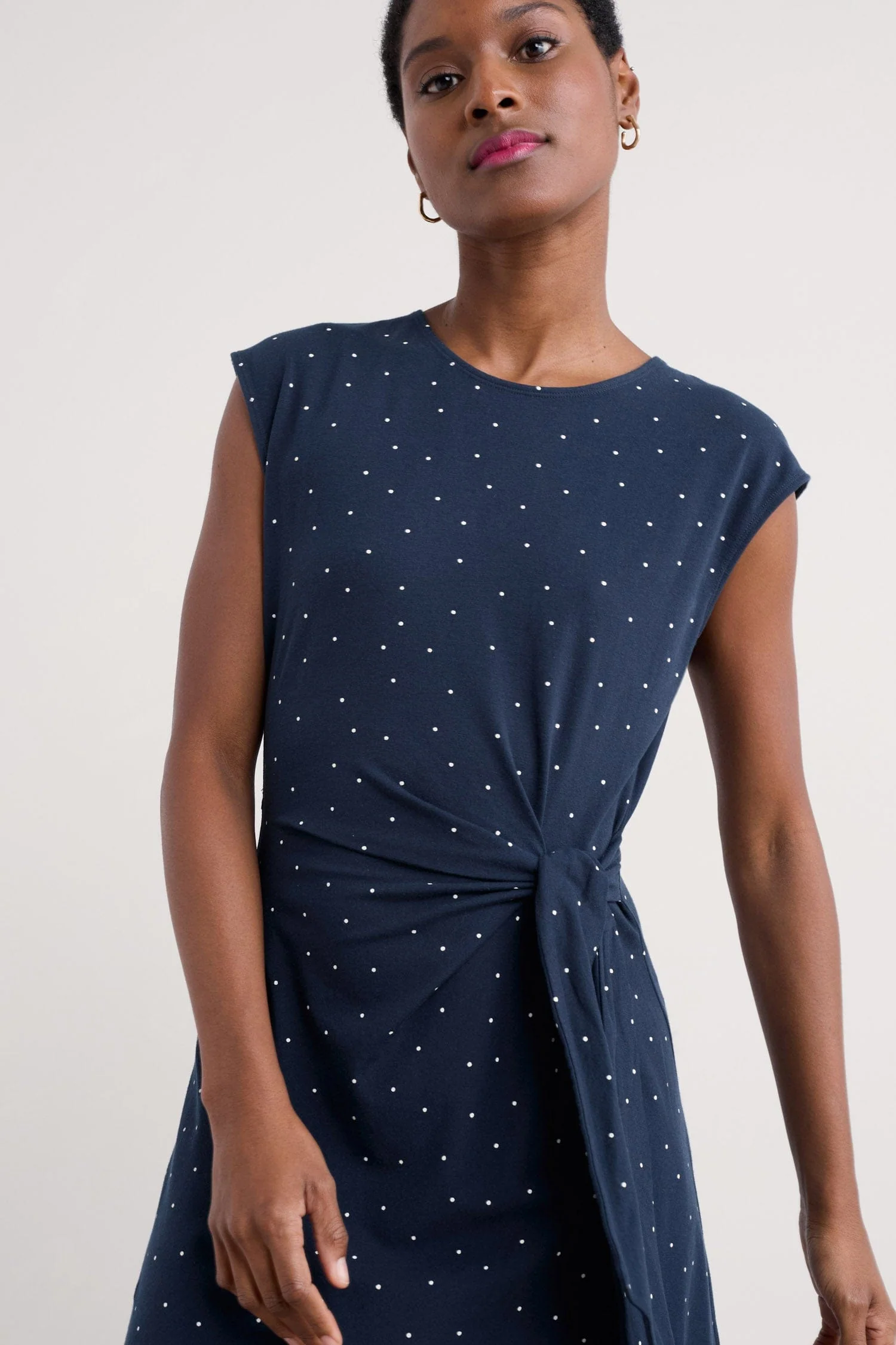 Fettling Jersey Tie Detail Midi Dress - Dotty Speckle Maritime - Image 4