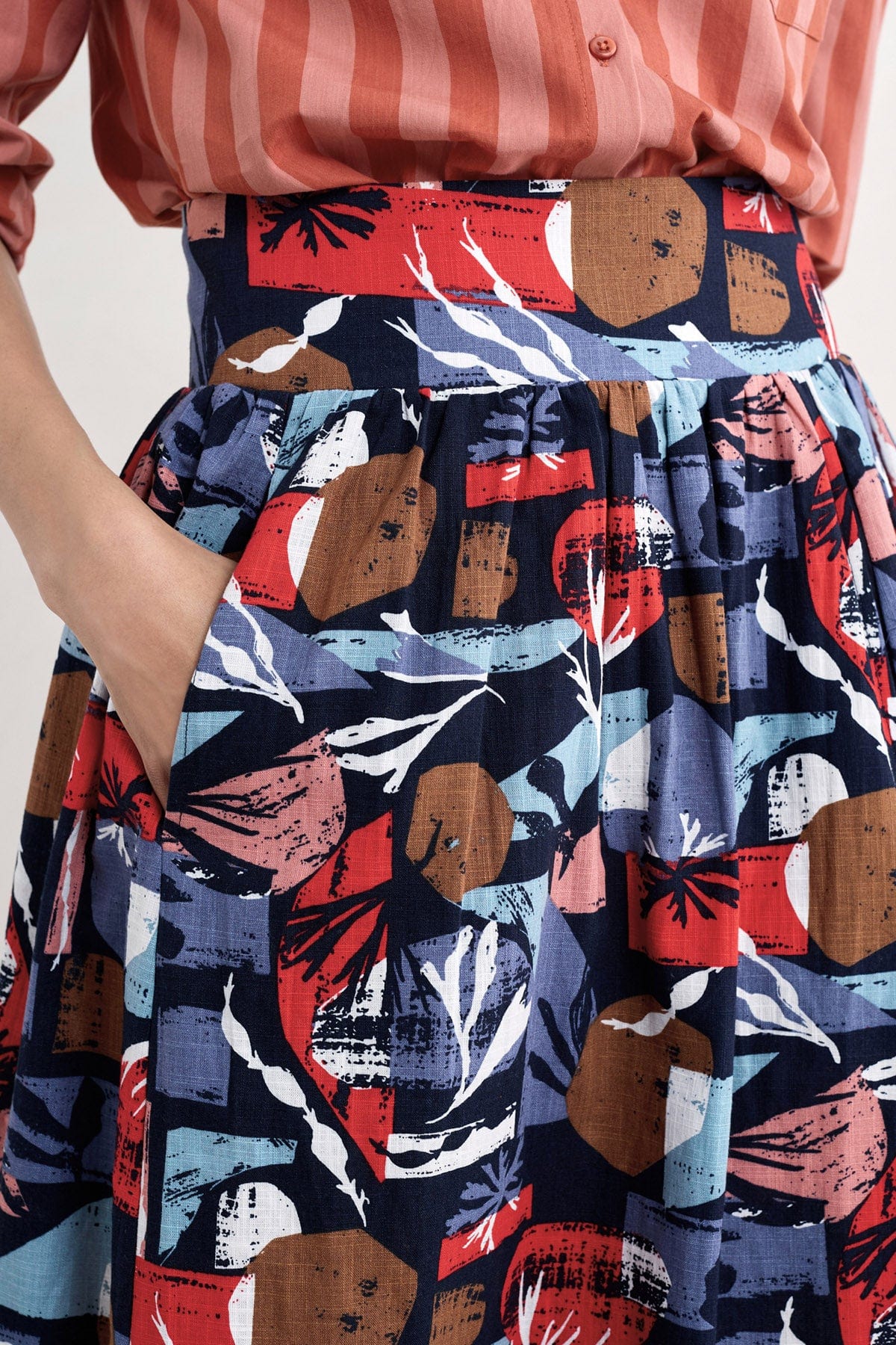 Mevagissey Organic Cotton Skirt - Marine Forms Mussel - Image 5