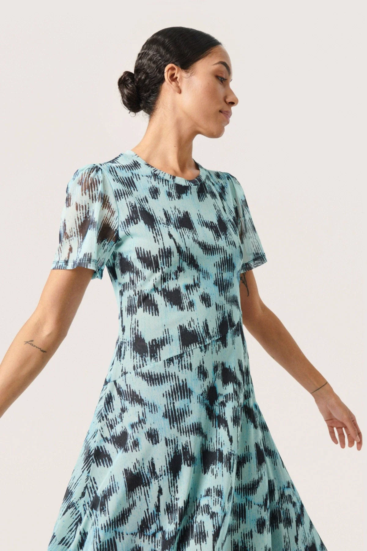 Anaika Maxi Dress - Sea Jet Diffusion Print - Image 6