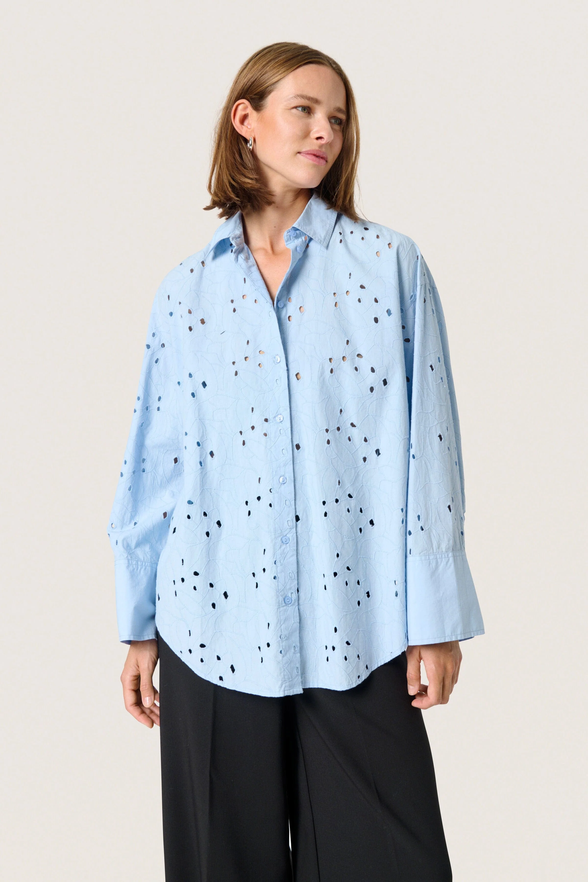 Iva Broderie Anglaise Shirt - Chambray Blue - Image 3