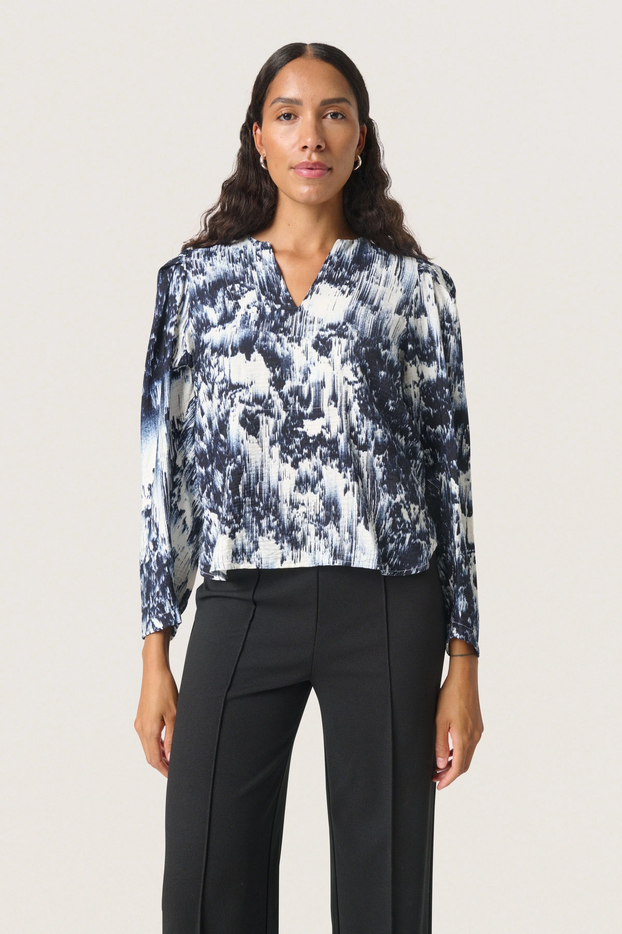 Jazzlyn Blouse - Dark Navy Landscape Print - Image 2