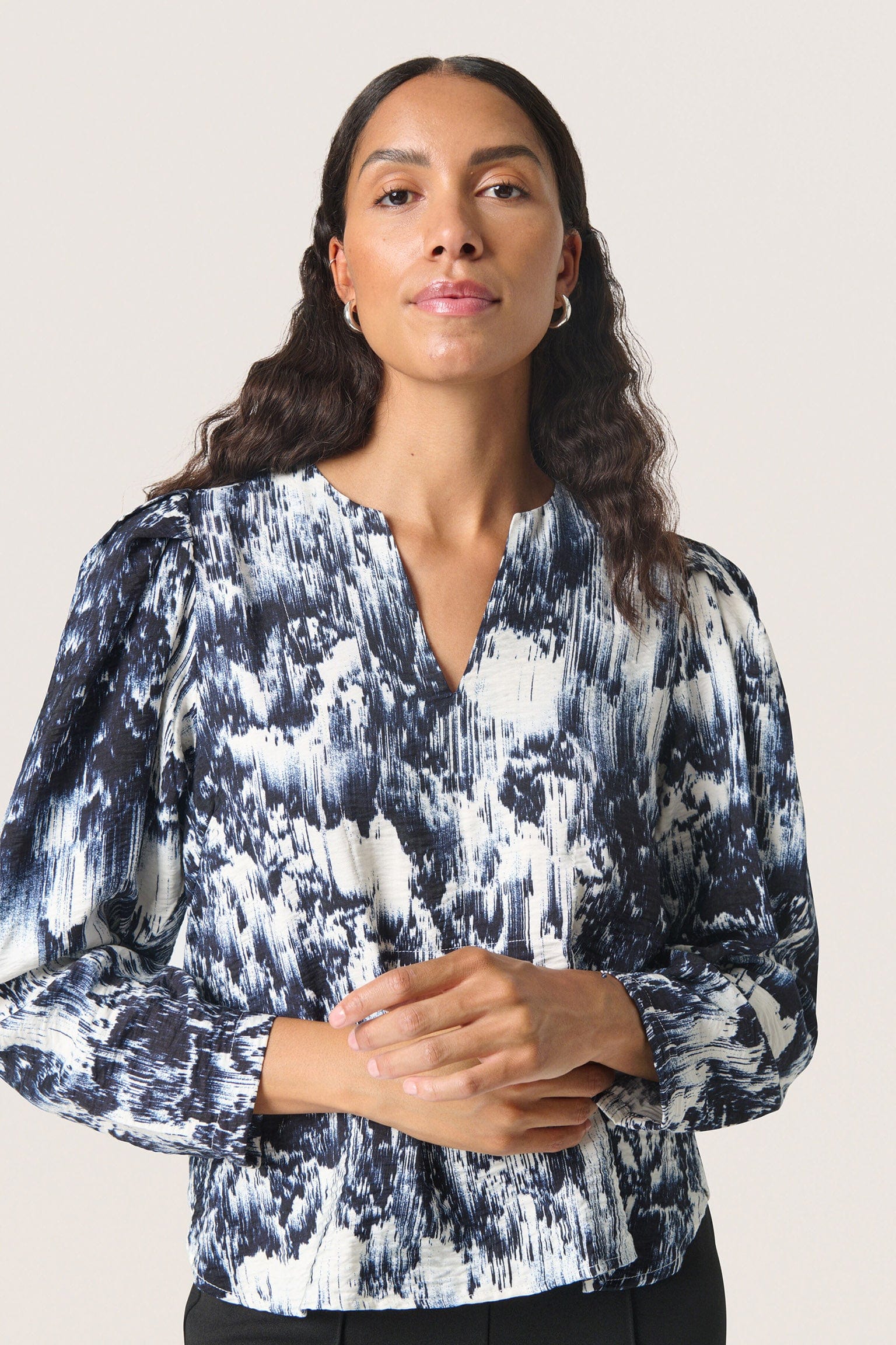 Jazzlyn Blouse - Dark Navy Landscape Print - Image 4