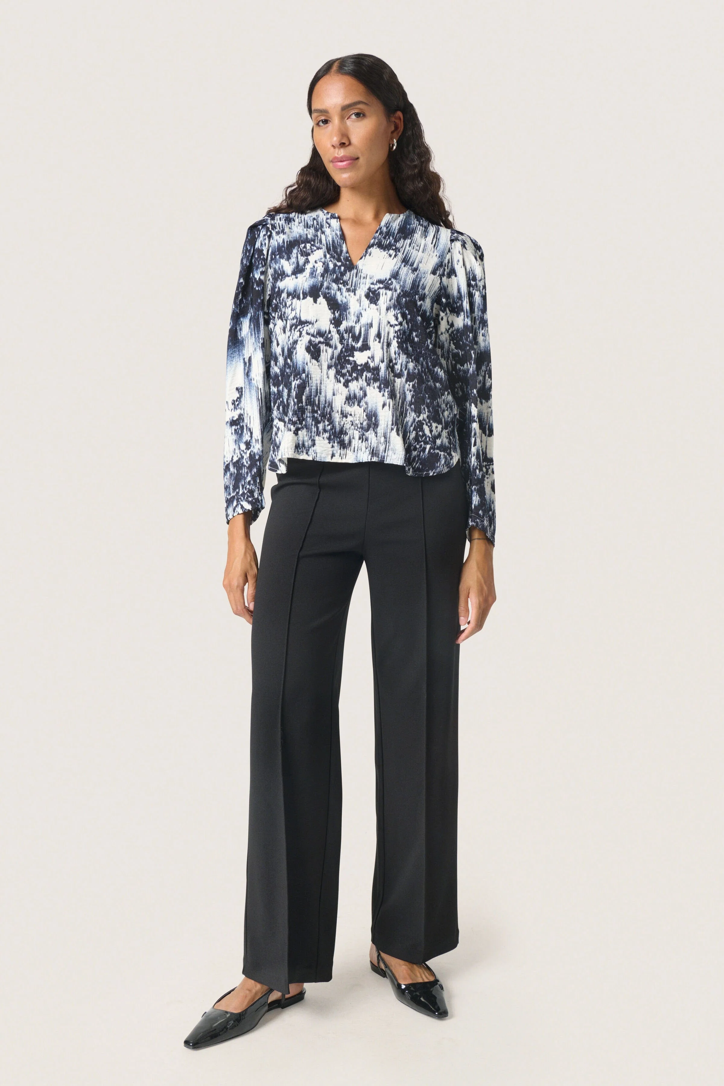 Jazzlyn Blouse - Dark Navy Landscape Print - Image 5
