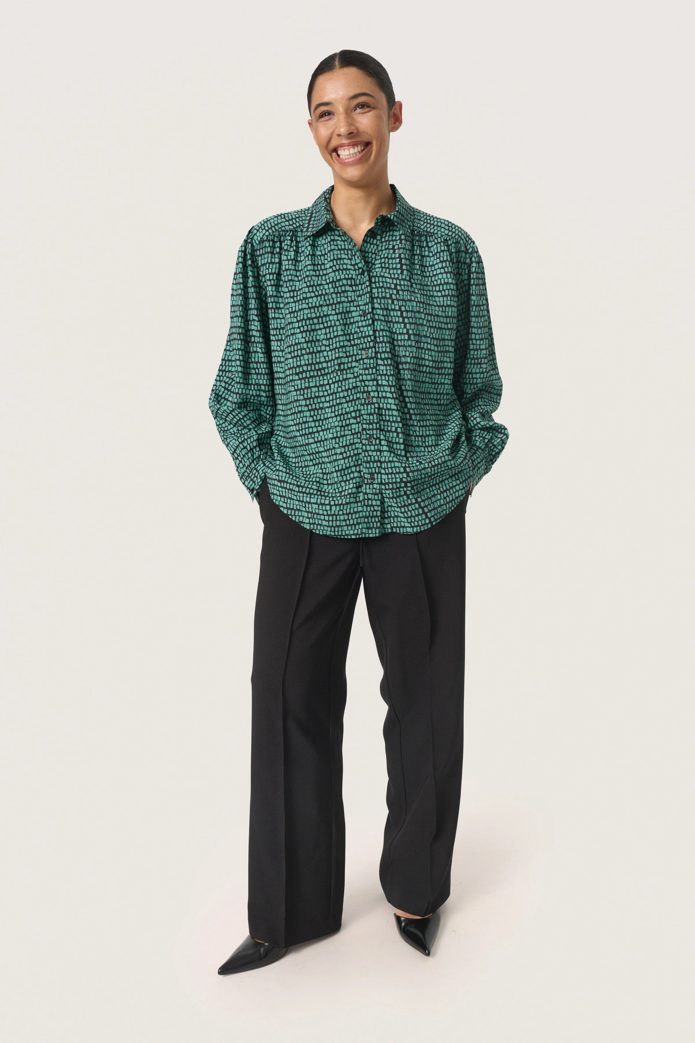 Makena Ebba Printed Shirt - Bottle Green Square Print - Image 4