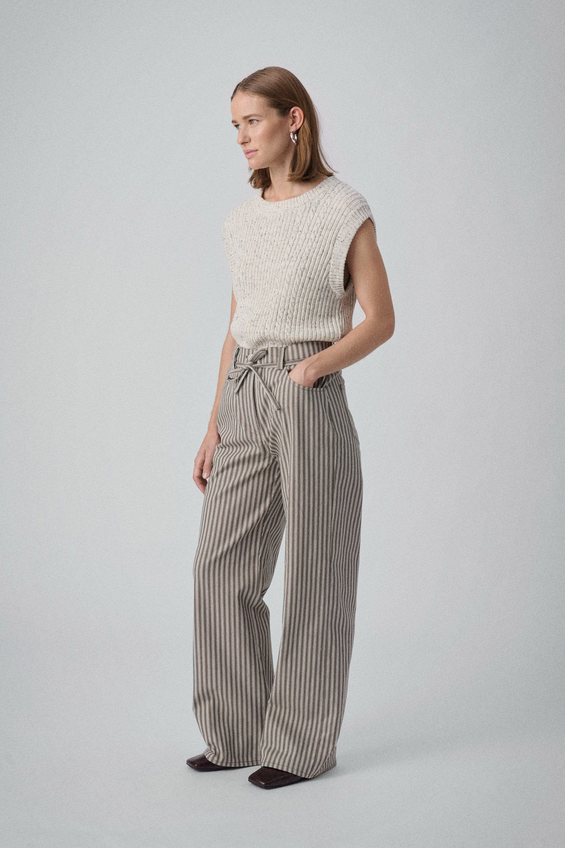Nymphadora Knitted Sleeveless Jumper - Broken White - Image 3