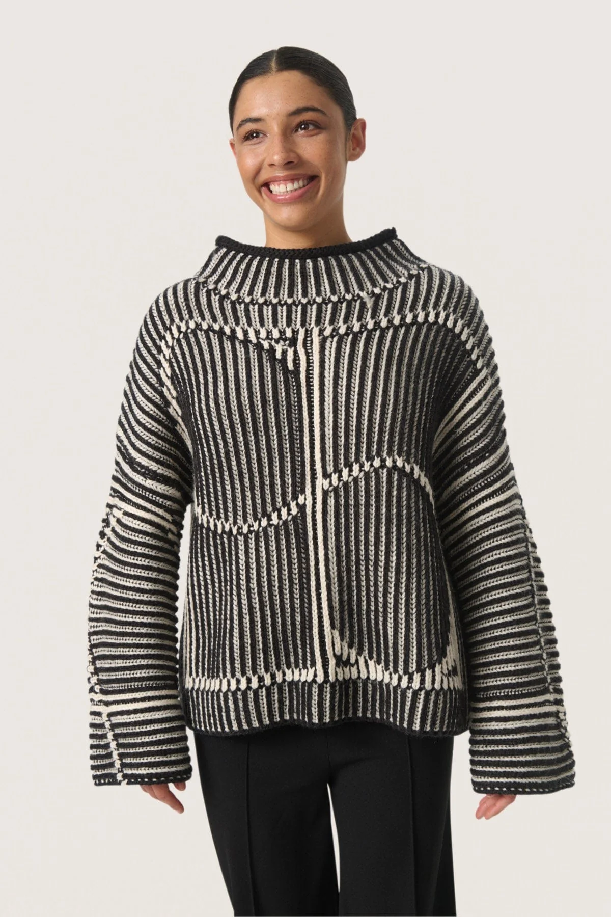 Yelena Chunky Wool Blend High Neck Jumper - Black - Image 2