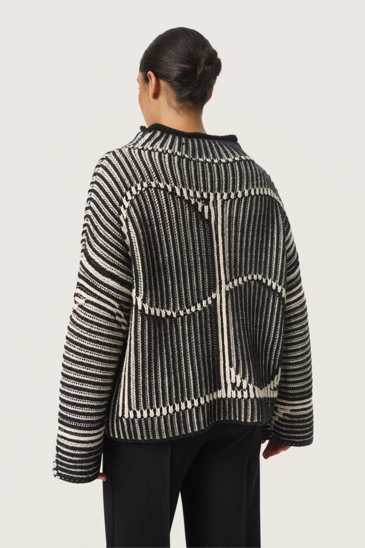 Yelena Chunky Wool Blend High Neck Jumper - Black - Image 3
