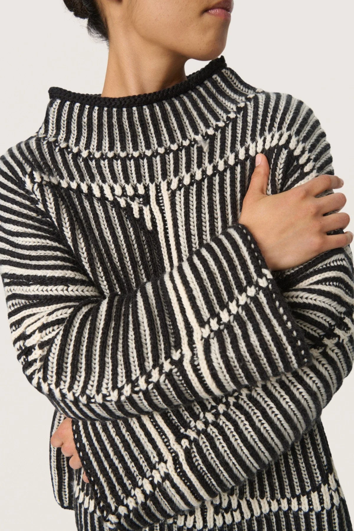 Yelena Chunky Wool Blend High Neck Jumper - Black - Image 4
