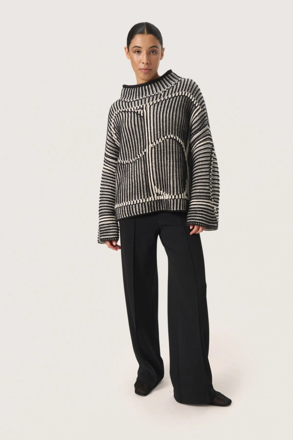 Yelena Chunky Wool Blend High Neck Jumper - Black - Image 5