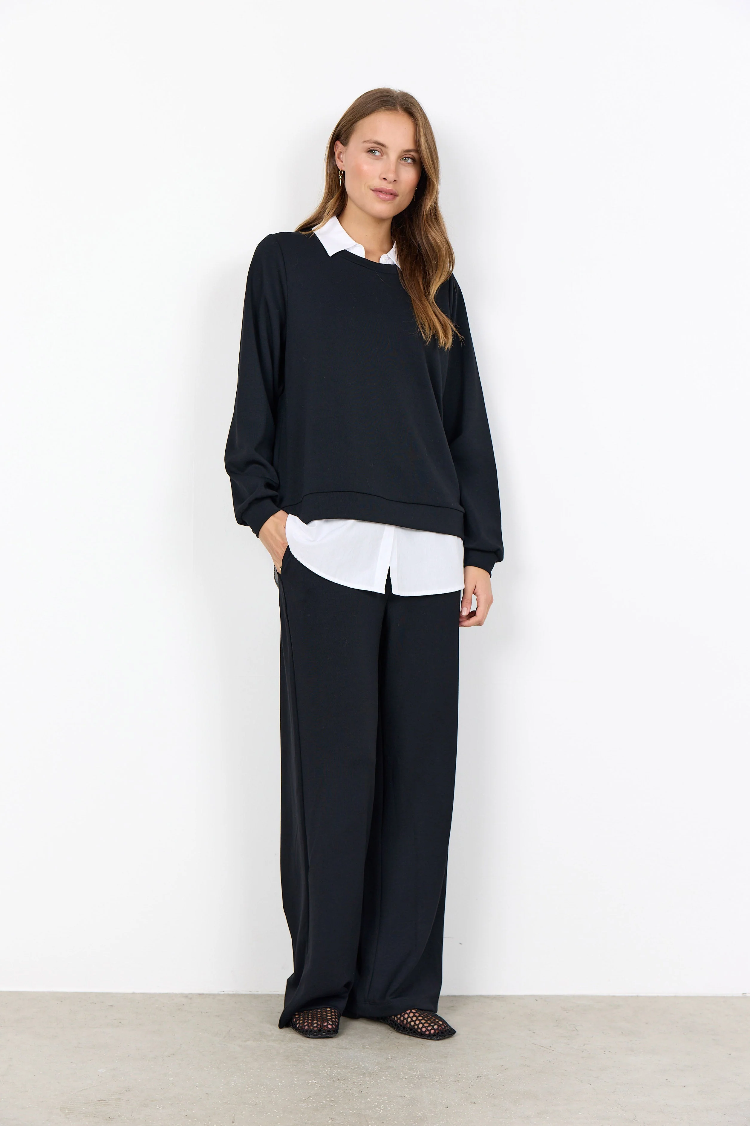 Banu 2 in 1 Sweatshirt - Black - Image 3