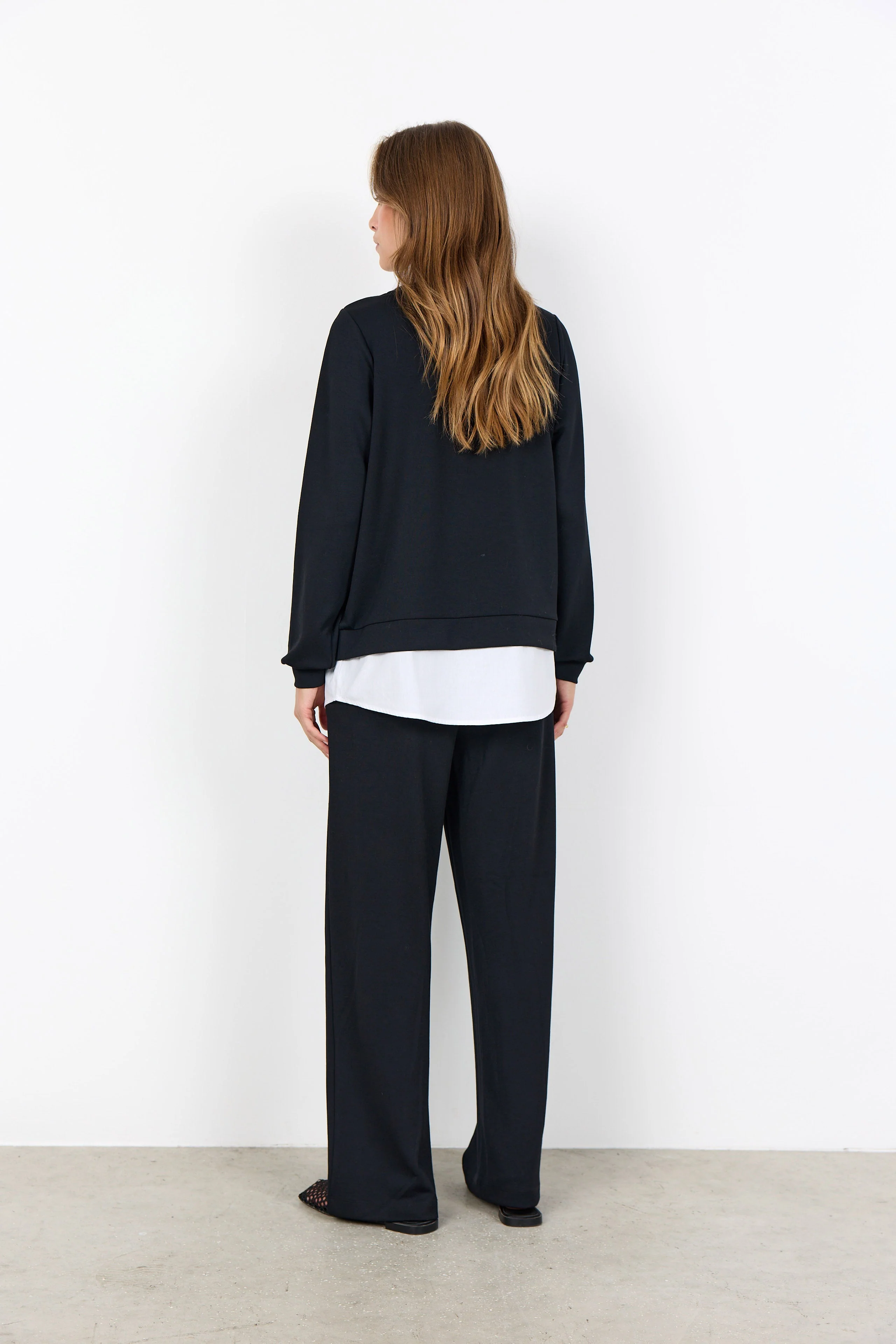 Banu 2 in 1 Sweatshirt - Black - Image 4