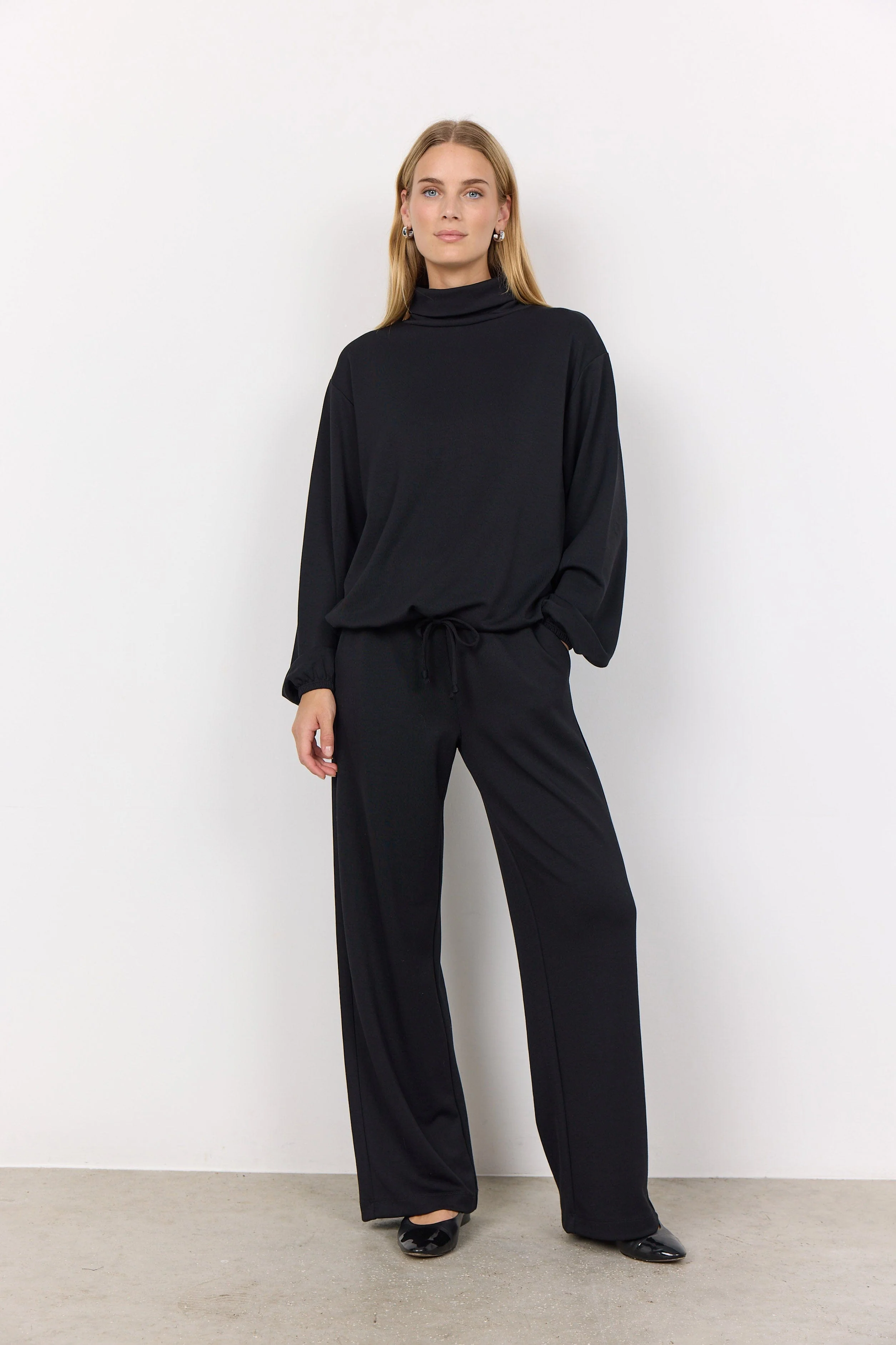 Banu Roll Neck Sweatshirt- Black - Image 2
