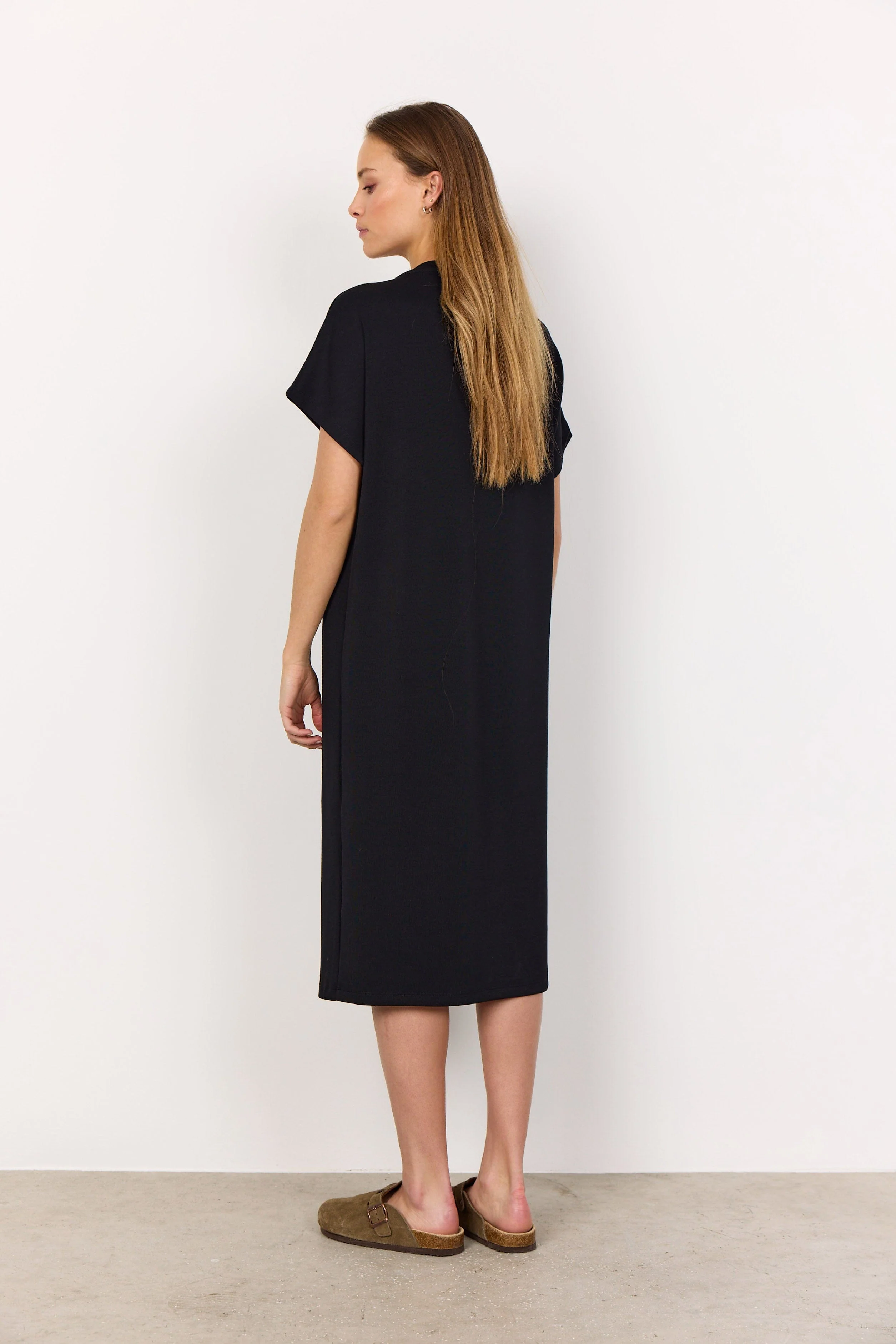 Banu T-Shirt Dress with Split - Black - Image 3