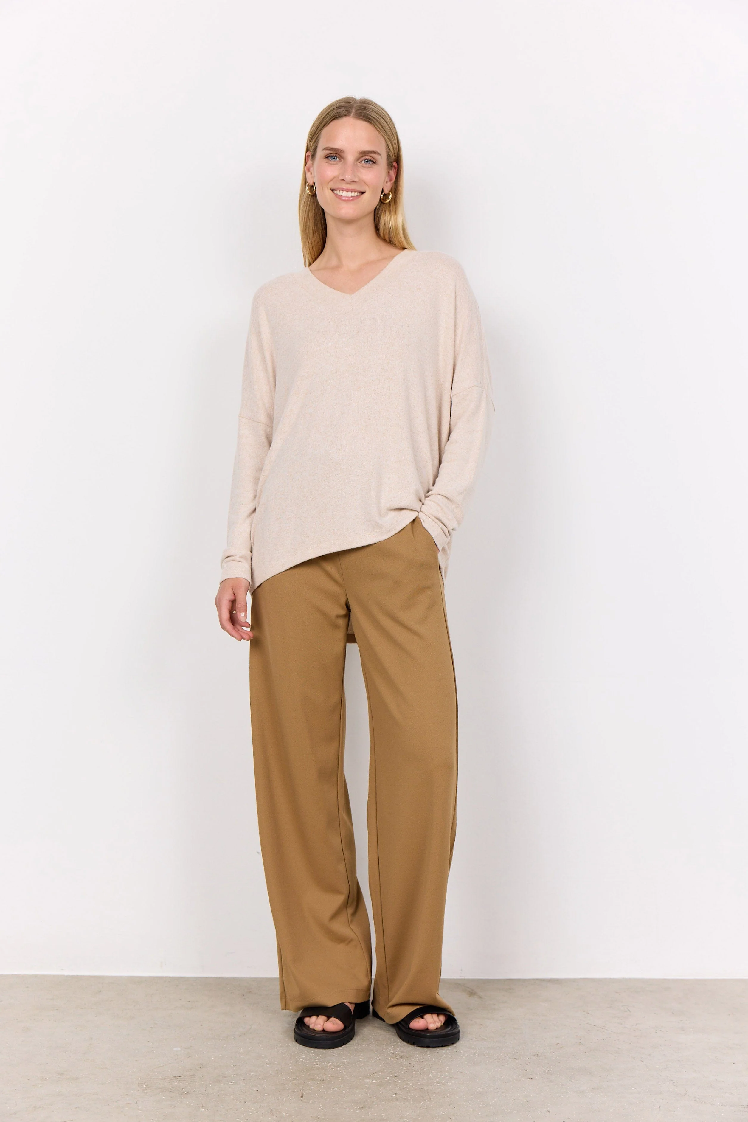 Biara Supersoft V-Neck Jumper - Cream Melange - Image 3