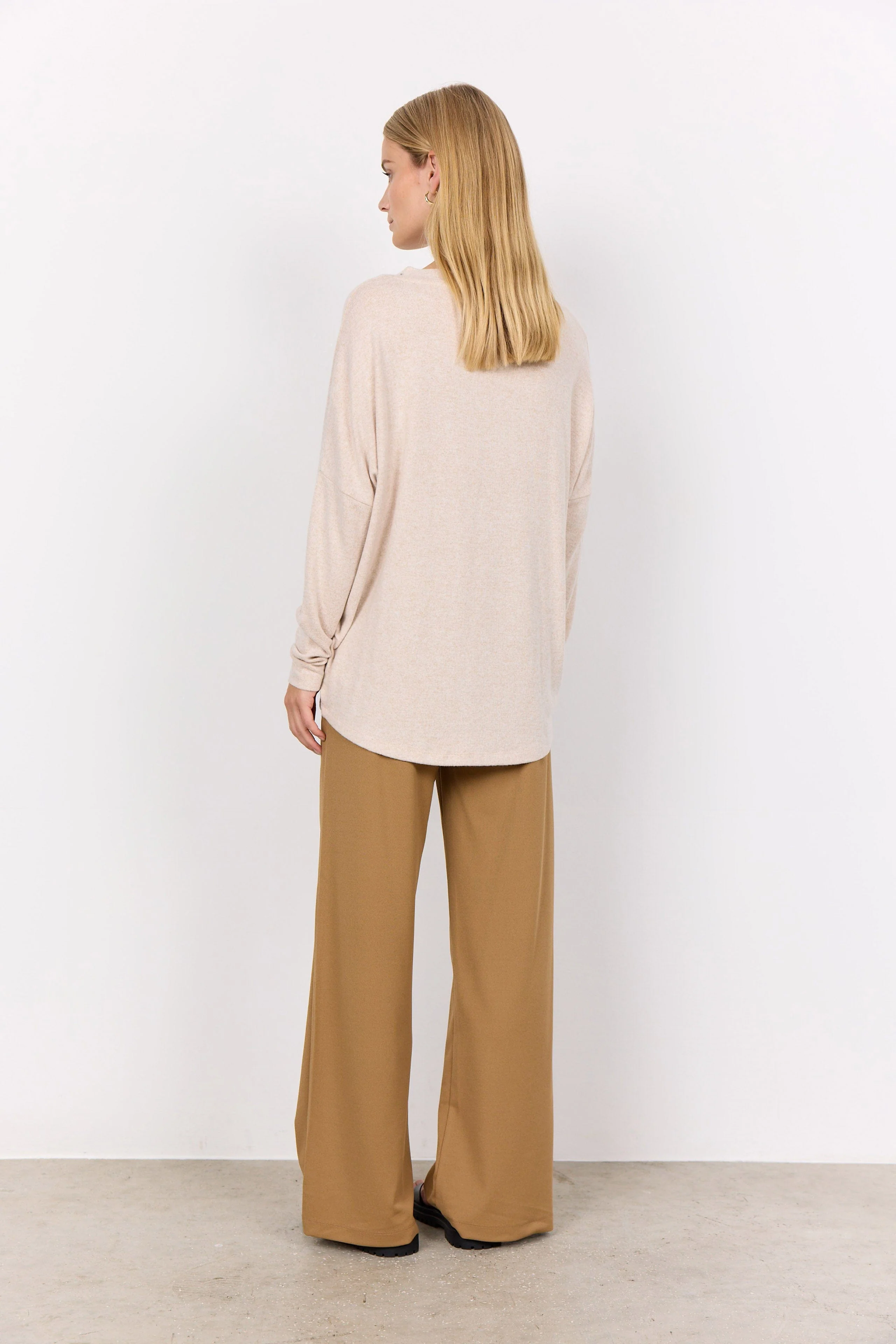 Biara Supersoft V-Neck Jumper - Cream Melange - Image 4