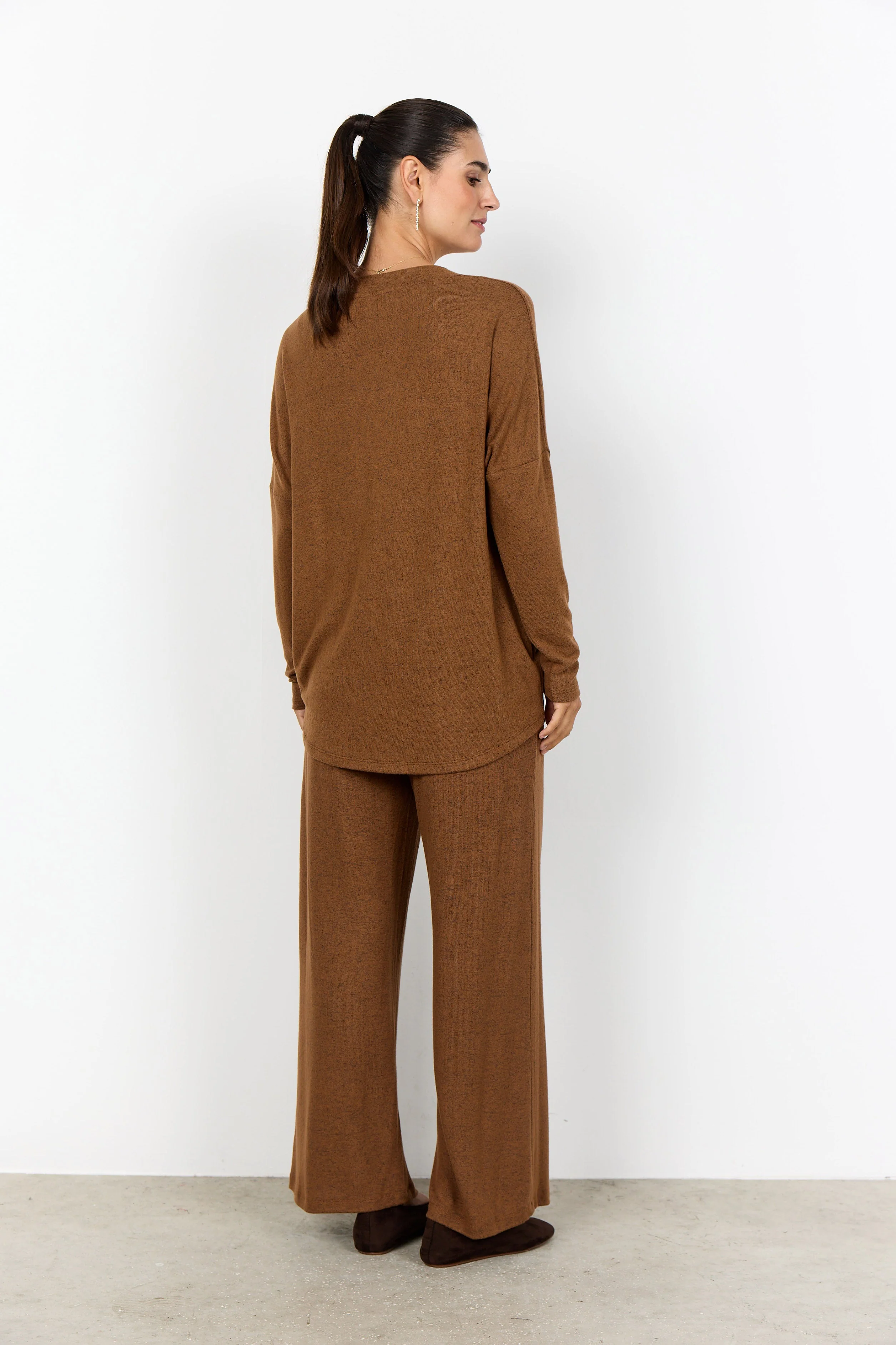Biara Supersoft V-Neck Jumper - Toffee Melange - Image 4