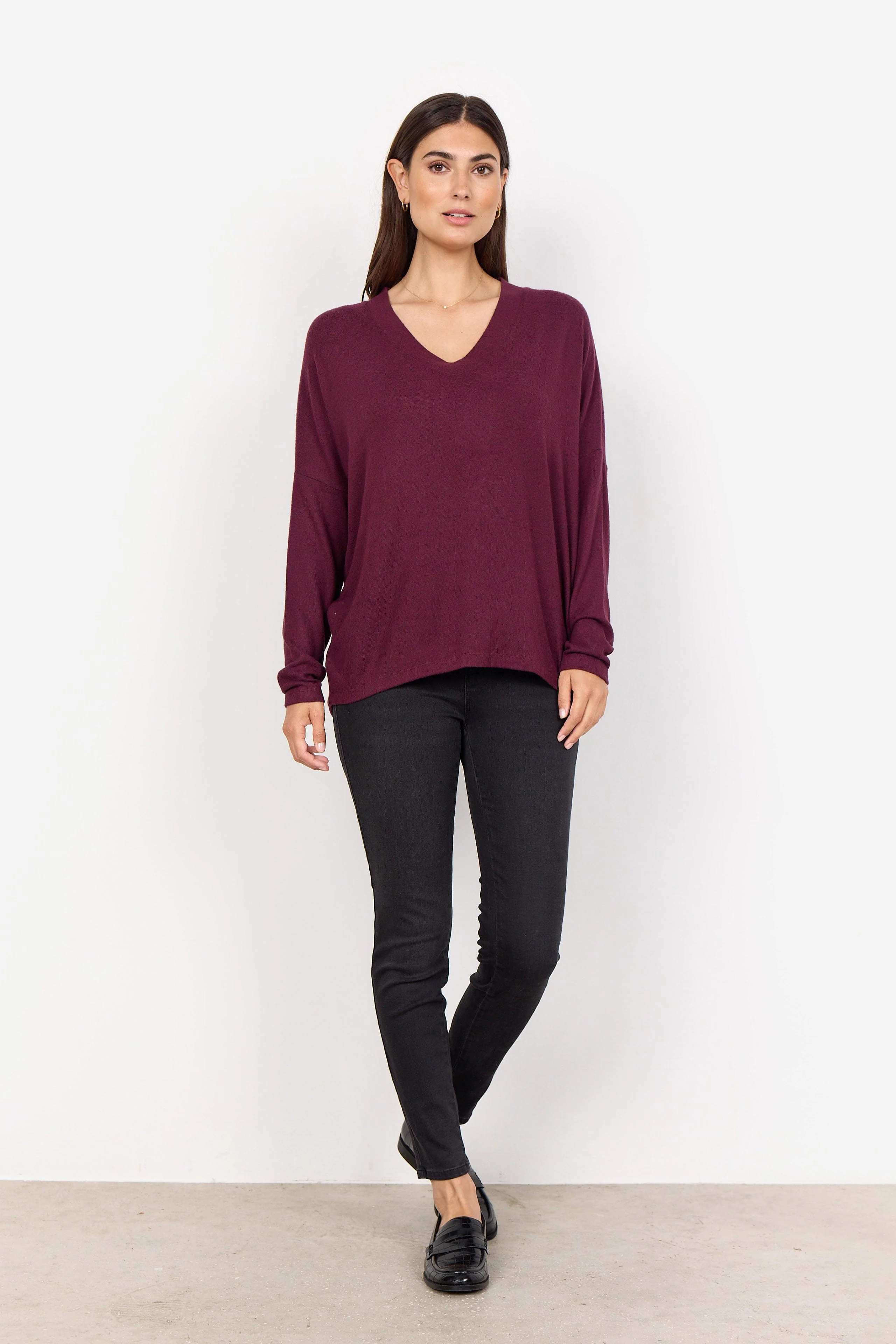 Biara Supersoft V-Neck Jumper - Wine Melange - Image 2