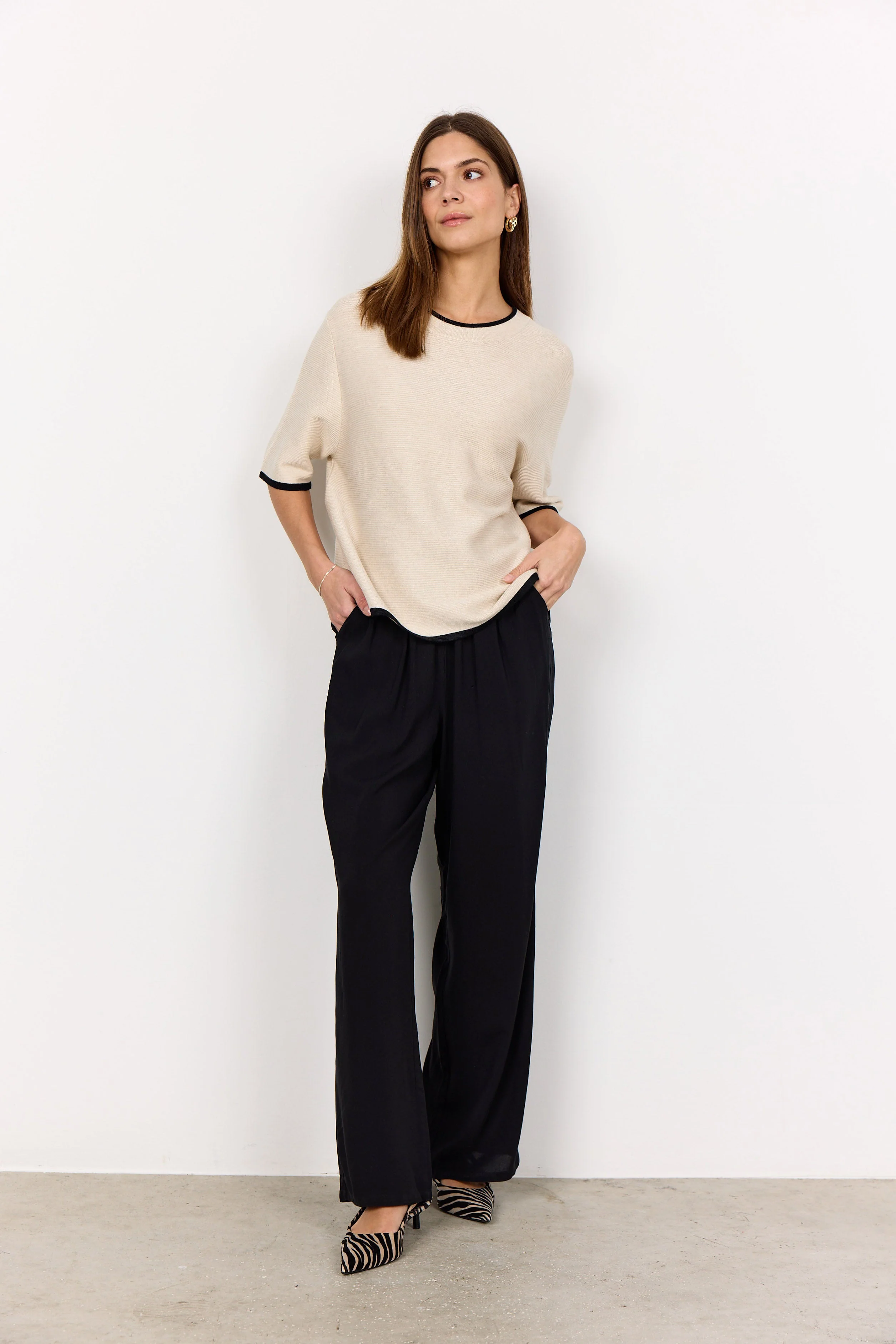 Dollie Knit Contrast Trim Short Sleeve Jumper - Cream Melange - Image 3