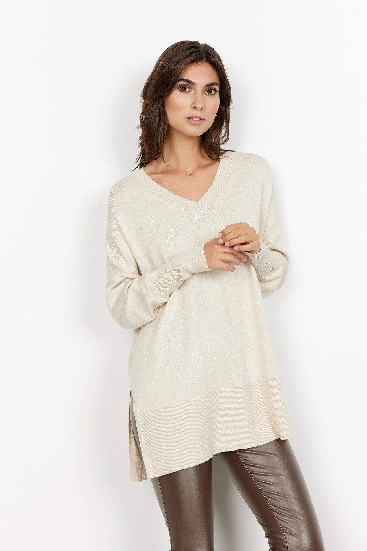Dollie Long Line V Neck Jumper - Cream Melange - Image 2