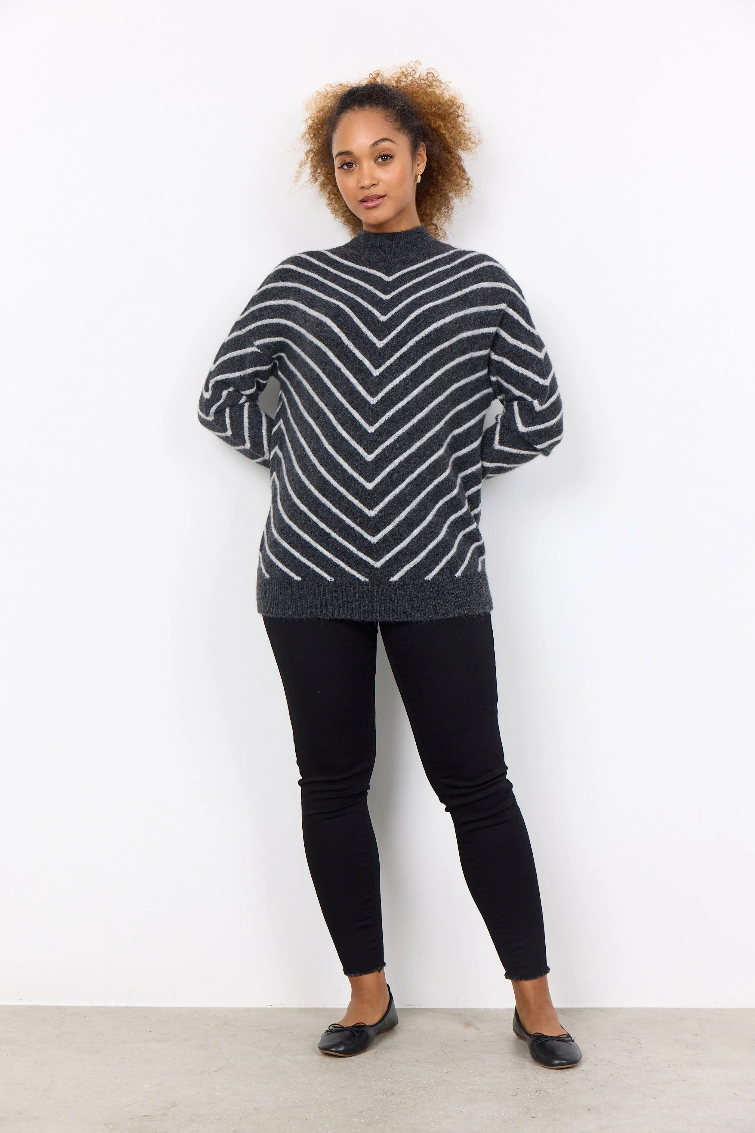 Nessie Chevron Knitted Jumper - Dark Grey Melange Combi - Image 2
