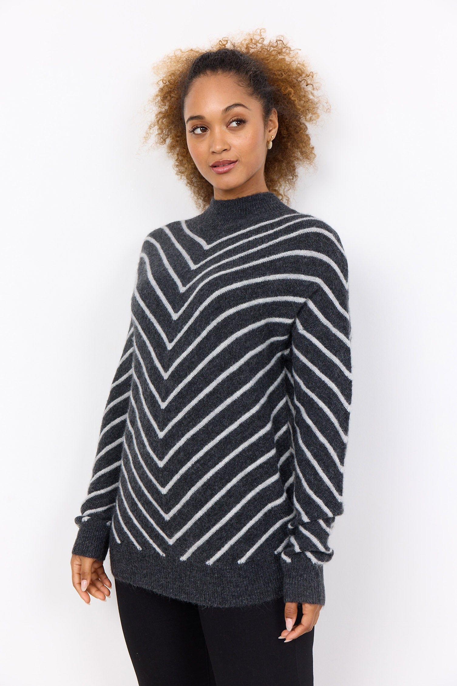 Nessie Chevron Knitted Jumper - Dark Grey Melange Combi - Image 4