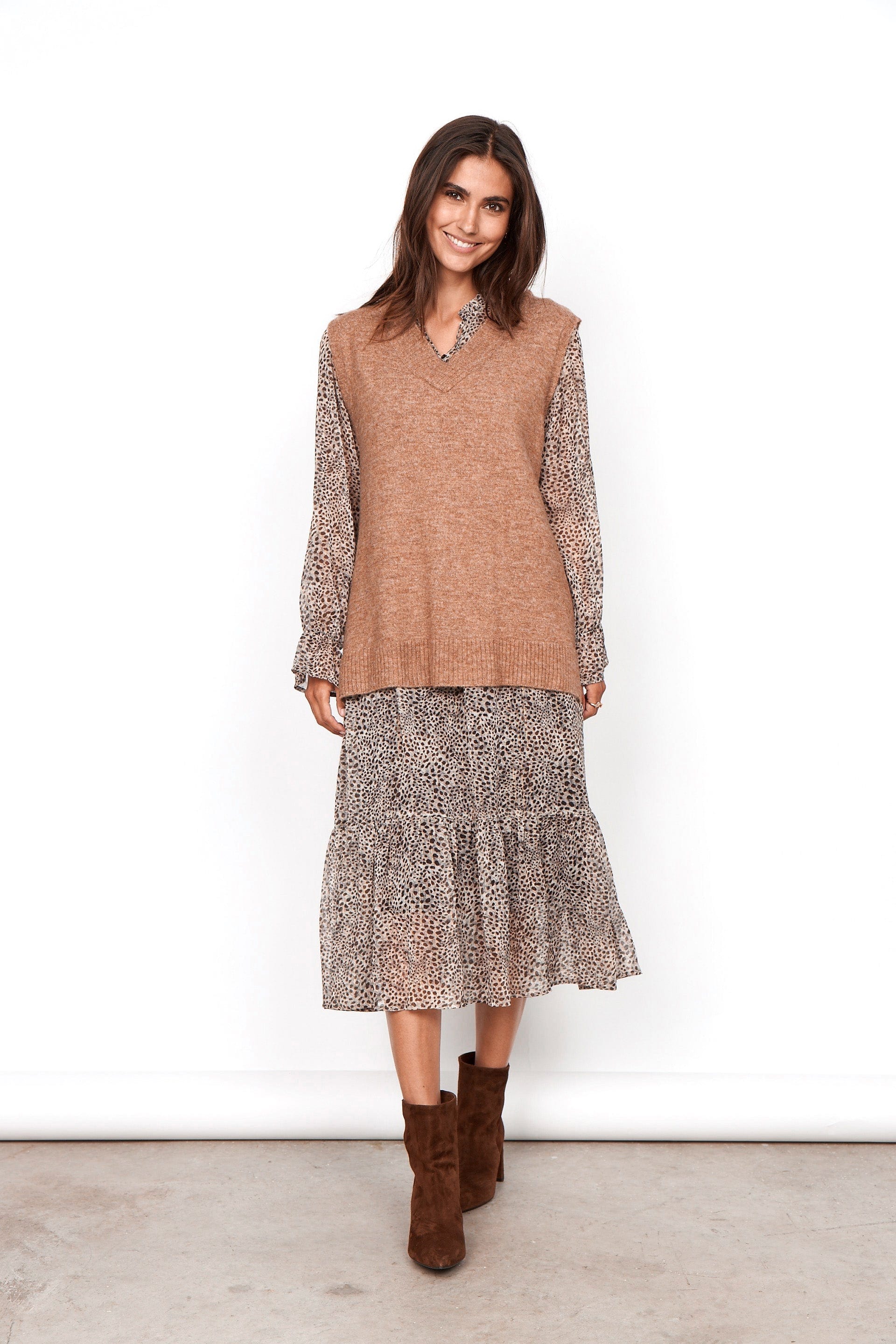 Nessie Knitted Vest Jumper - Toffee Melange - Image 3