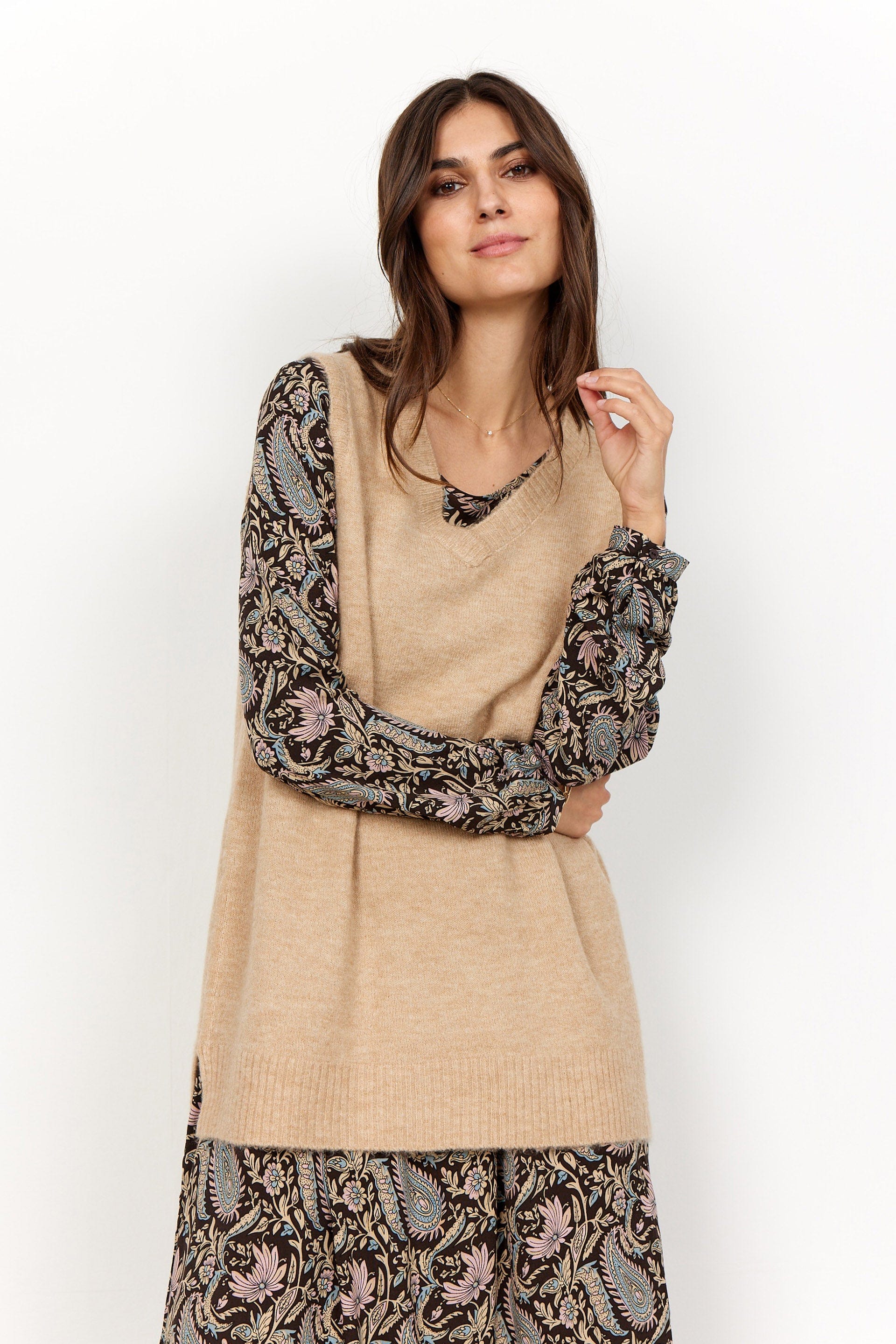 Nessie Longline Sleeveless Jumper - Sand Melange - Image 3