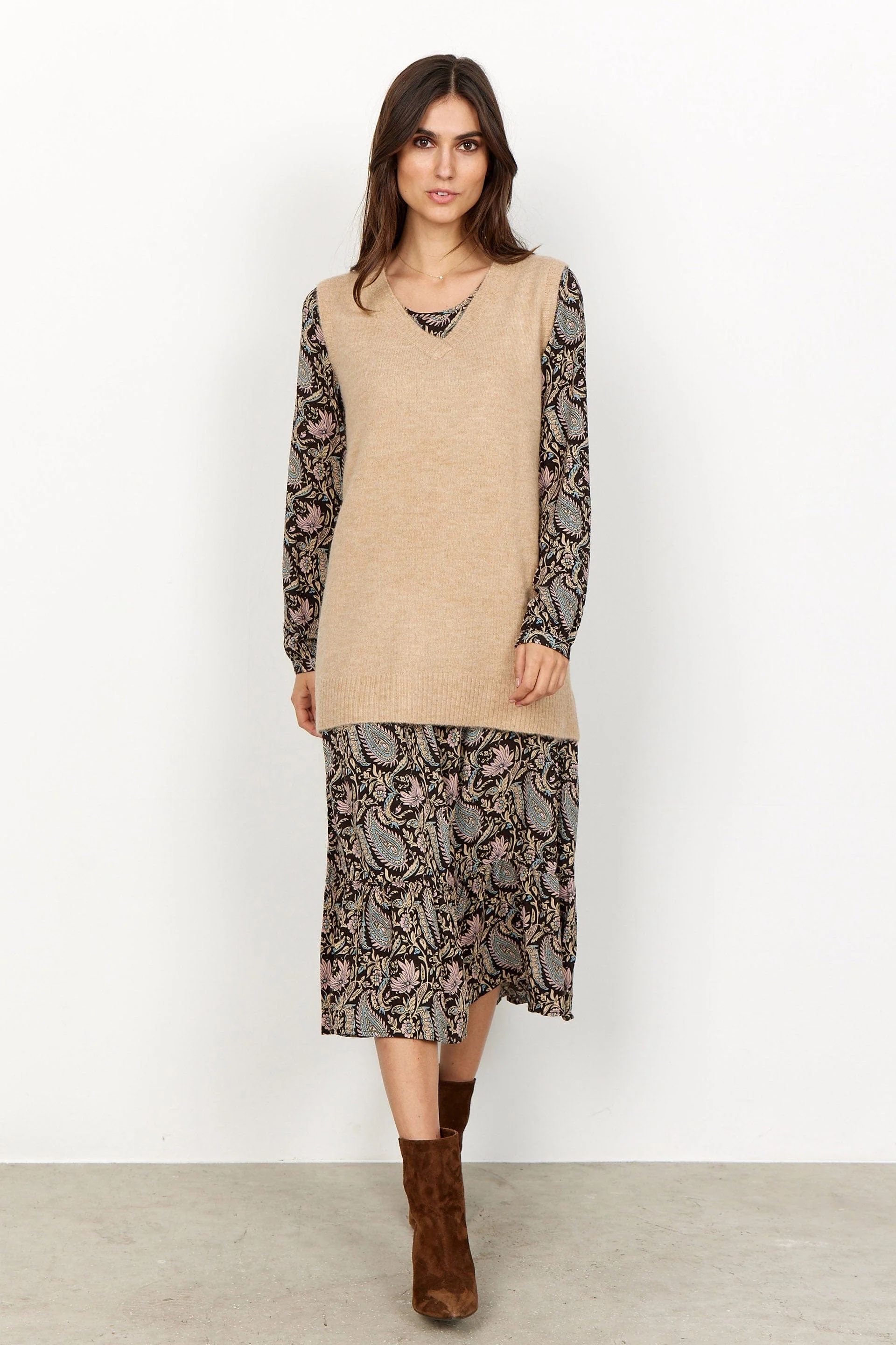 Nessie Longline Sleeveless Jumper - Sand Melange - Image 4
