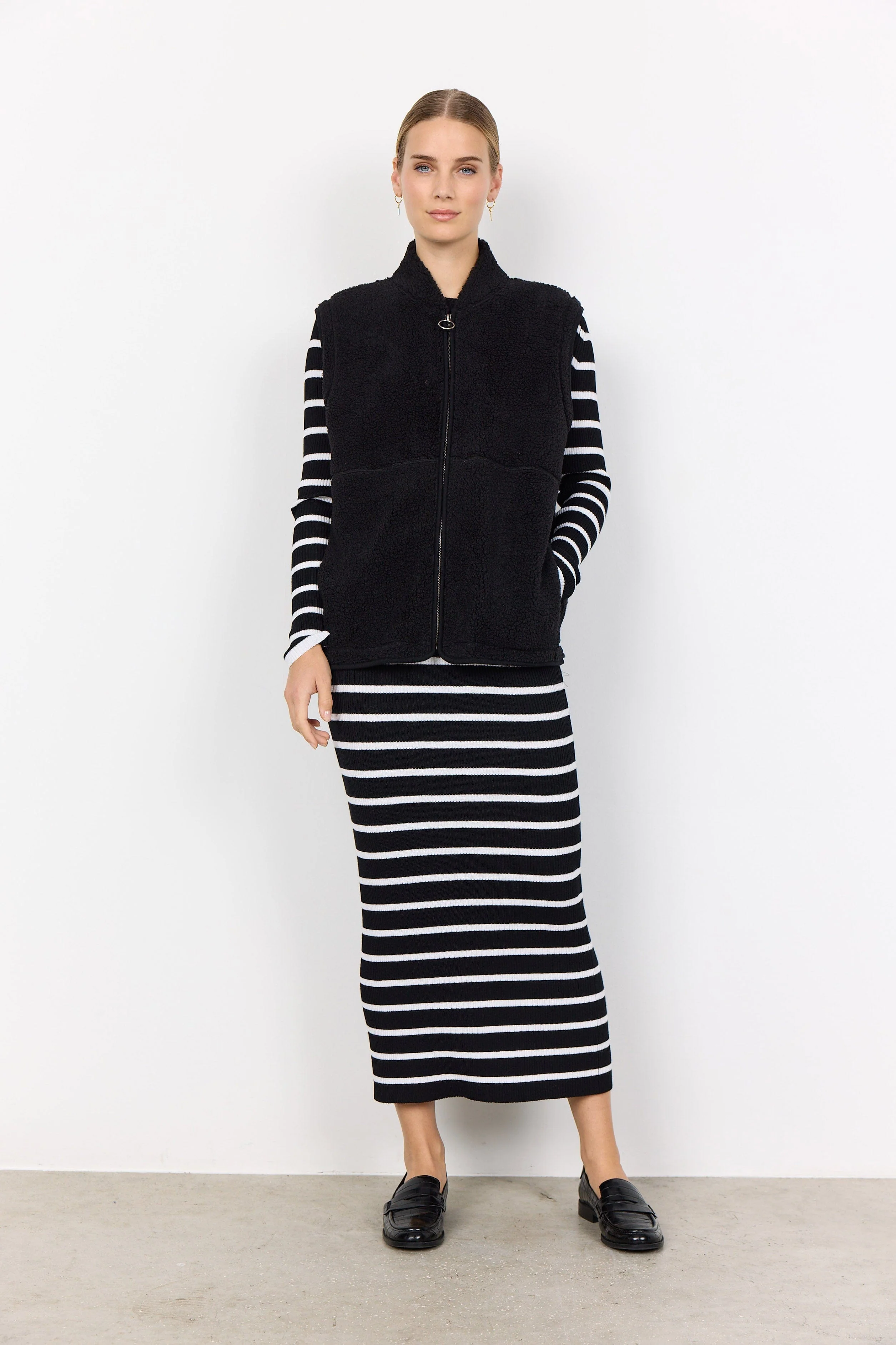 Onyx Fleece Gilet - Black - Image 2