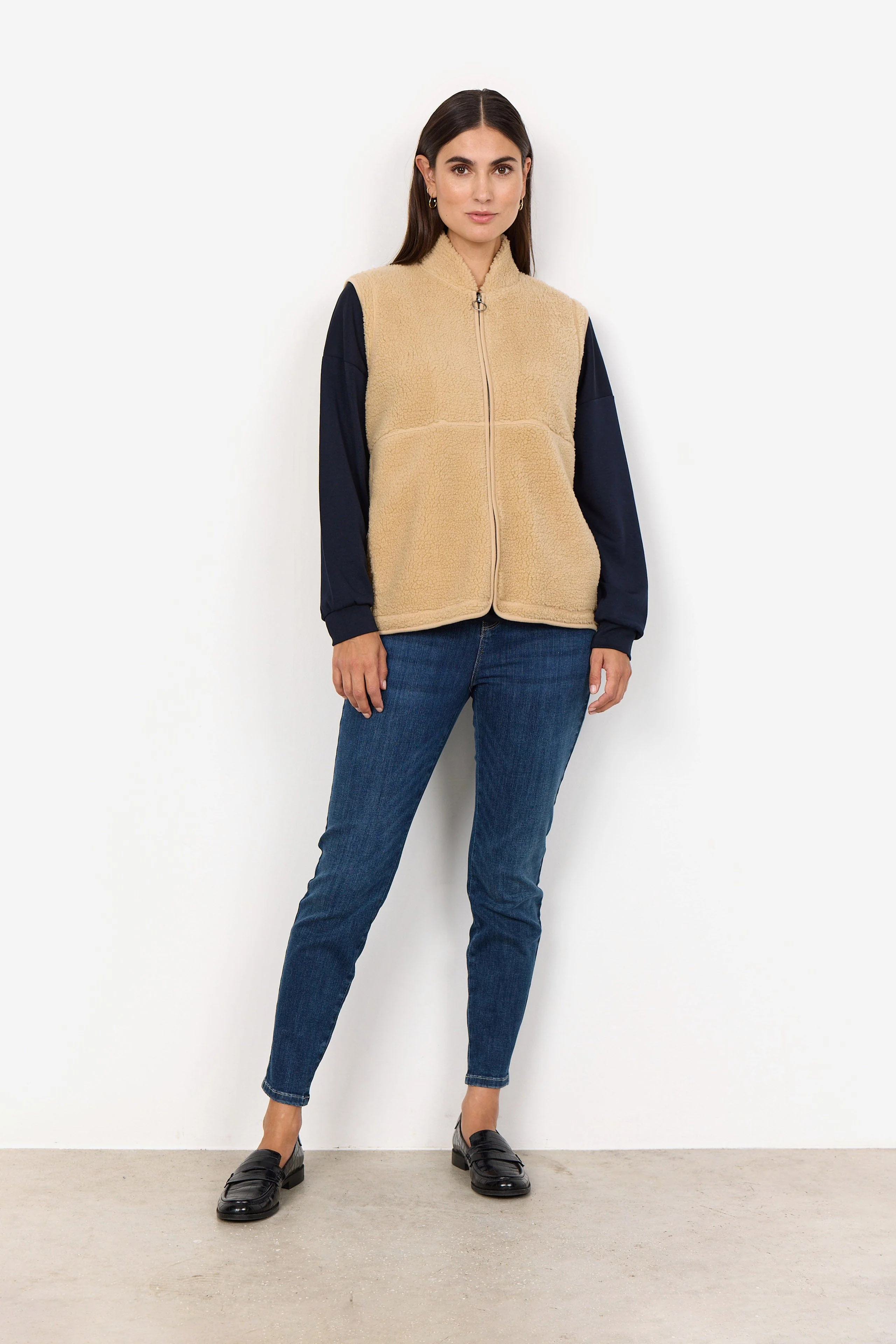 Onyx Fleece Gilet - Sand - Image 2