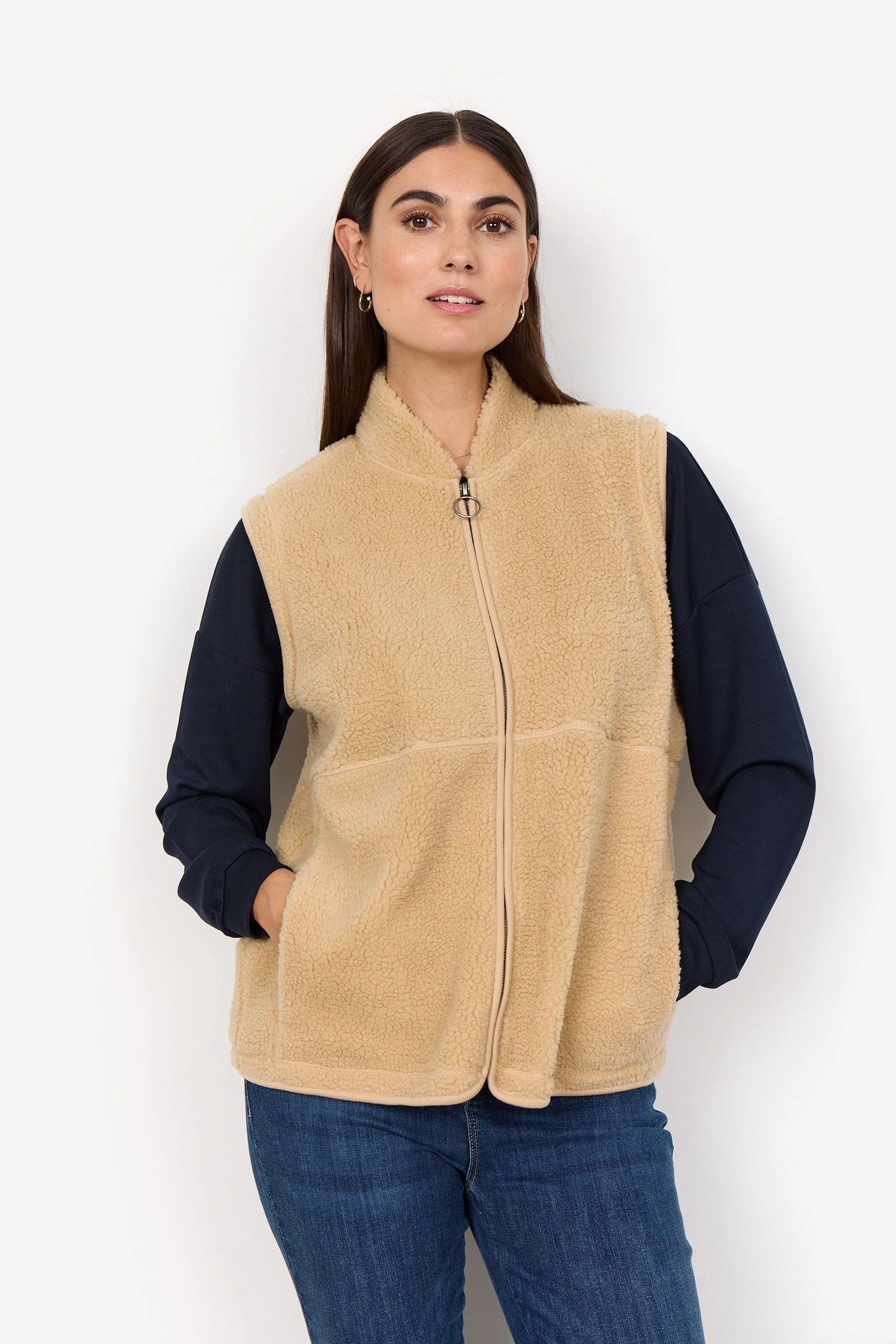 Onyx Fleece Gilet - Sand - Image 4