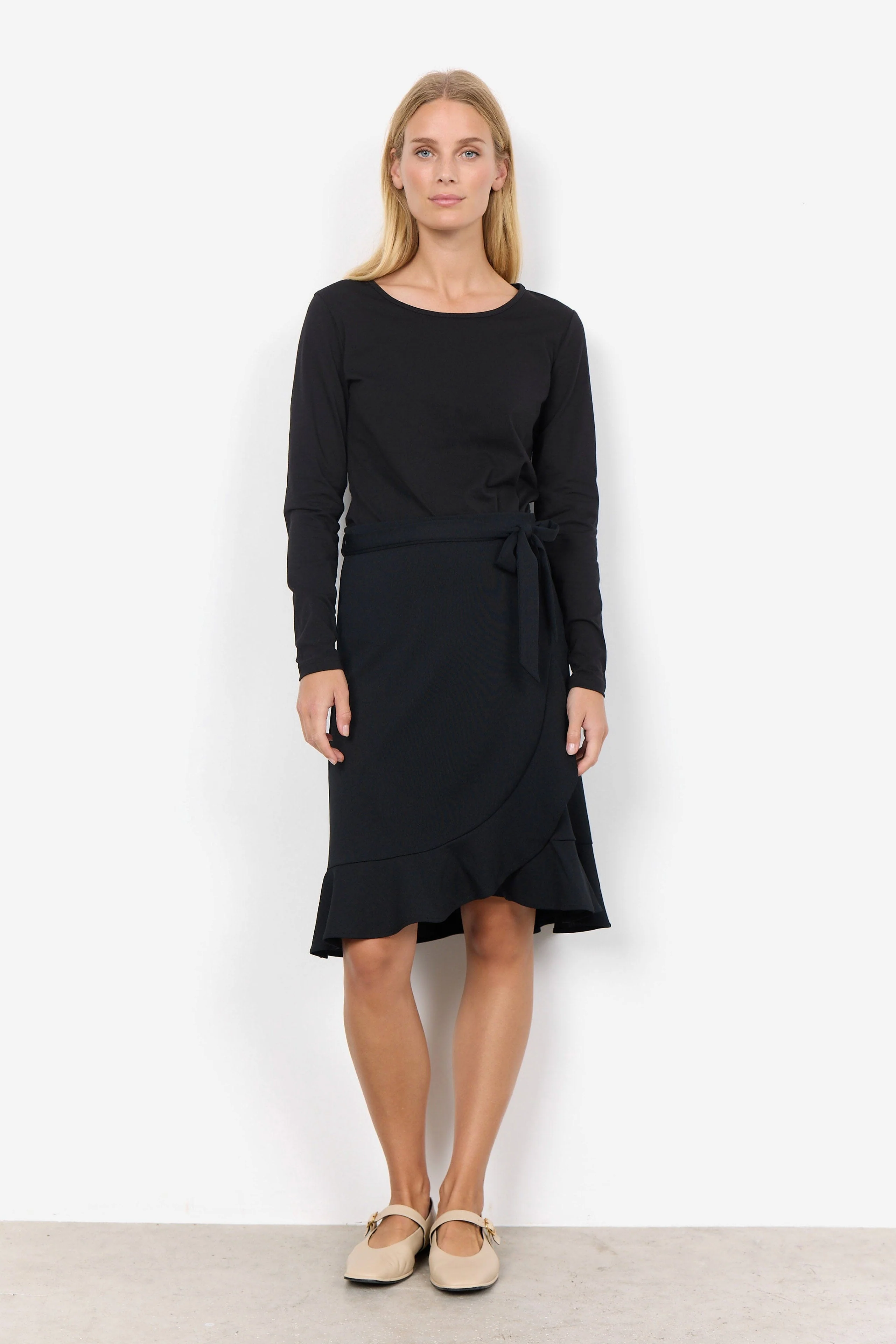 Pylle Plain Long Sleeve Top - Black - Image 3