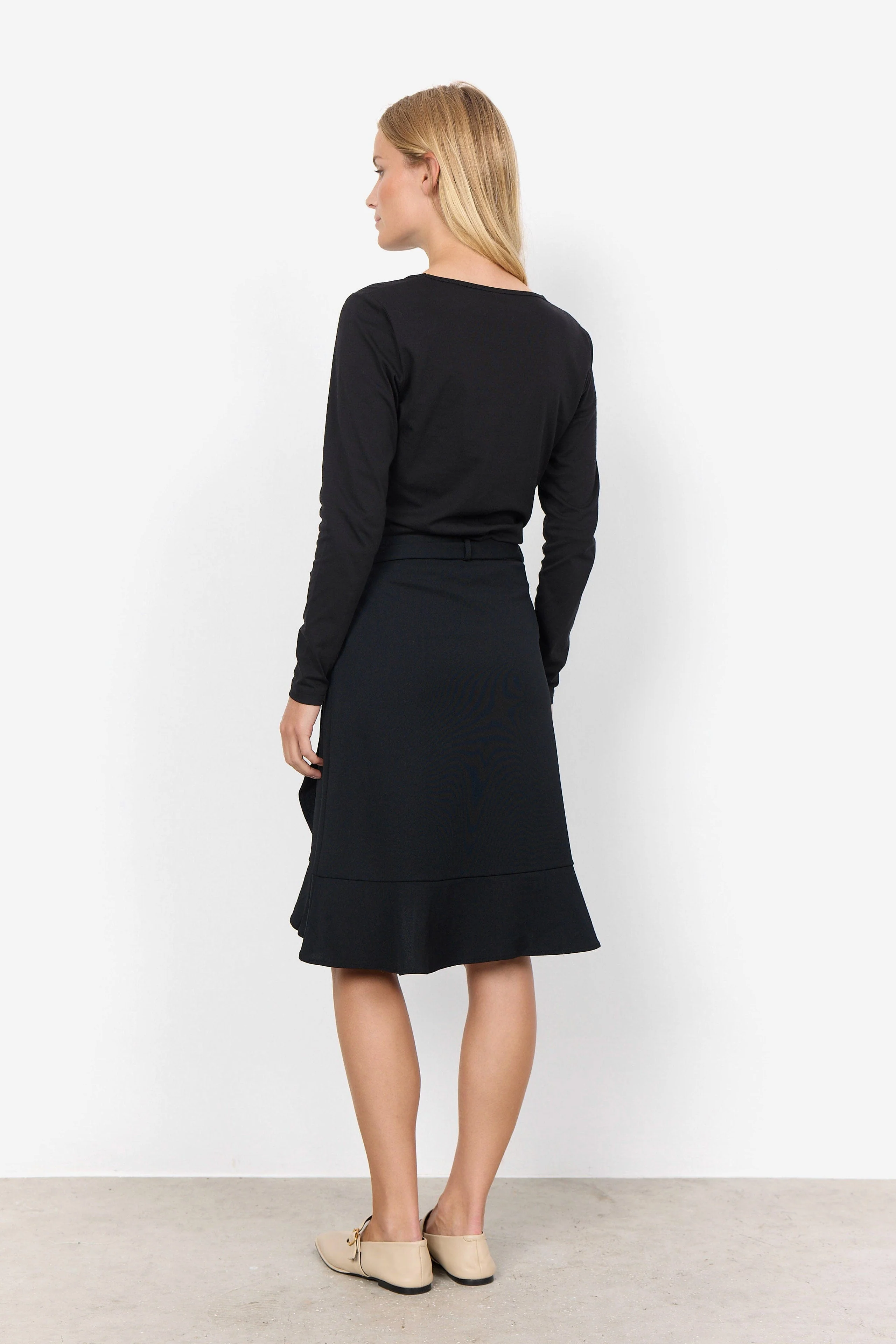 Pylle Plain Long Sleeve Top - Black - Image 4