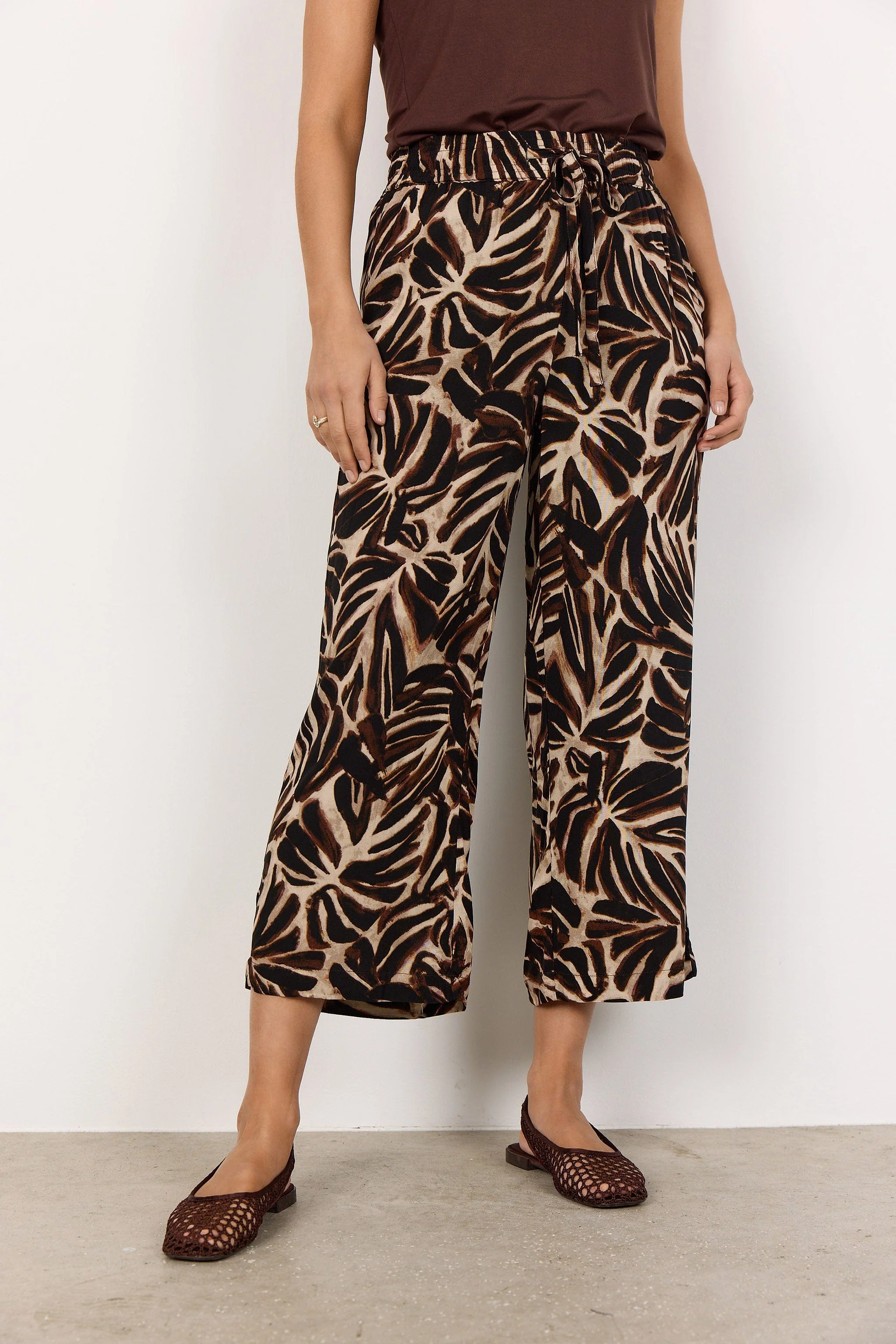 Roksana Leaf Print Cropped Trousers - Hot Fudge Combi - Image 2