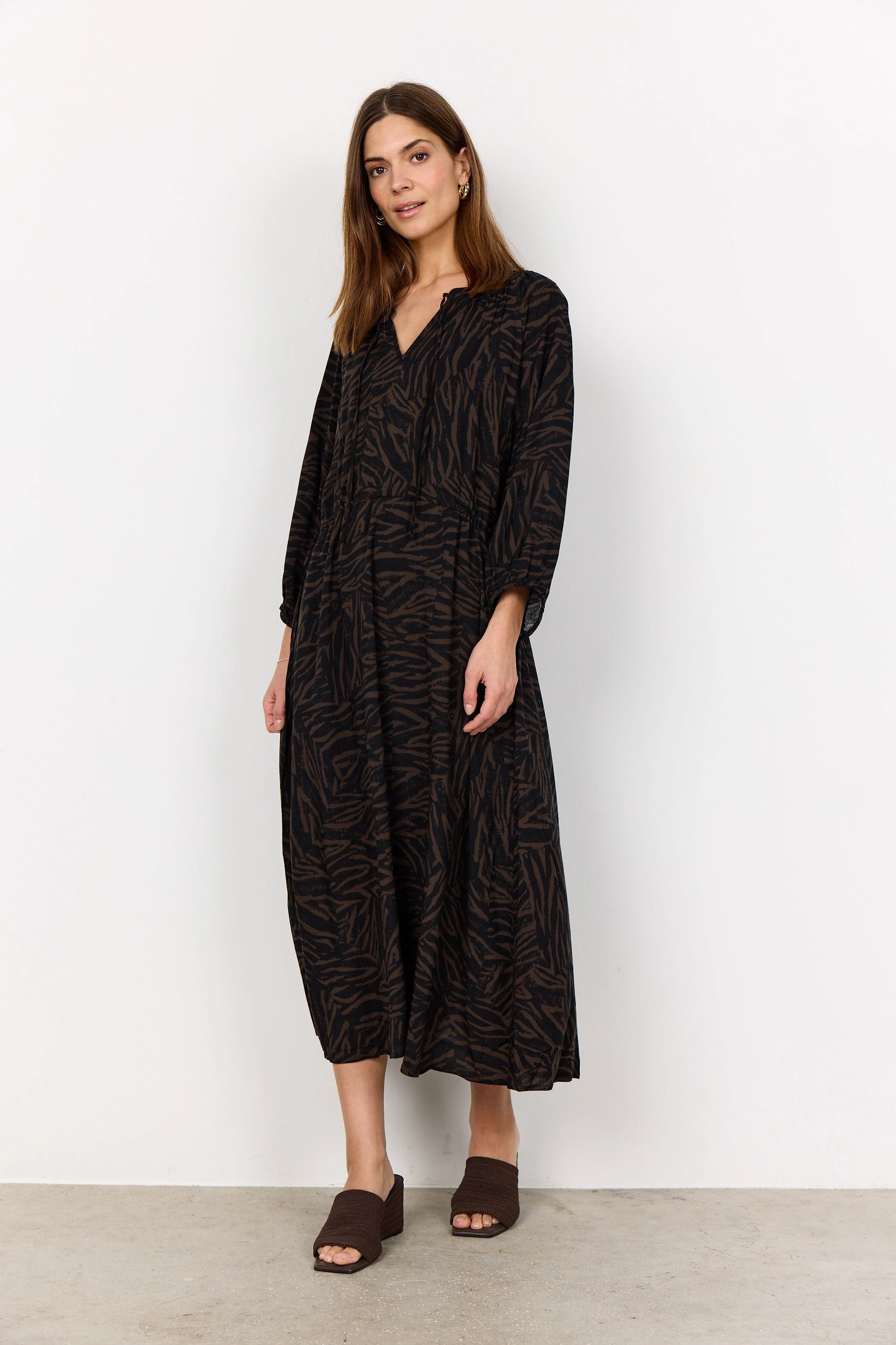 Sade Tie Neck Midi Dress - Hot Fudge Combi - Image 2