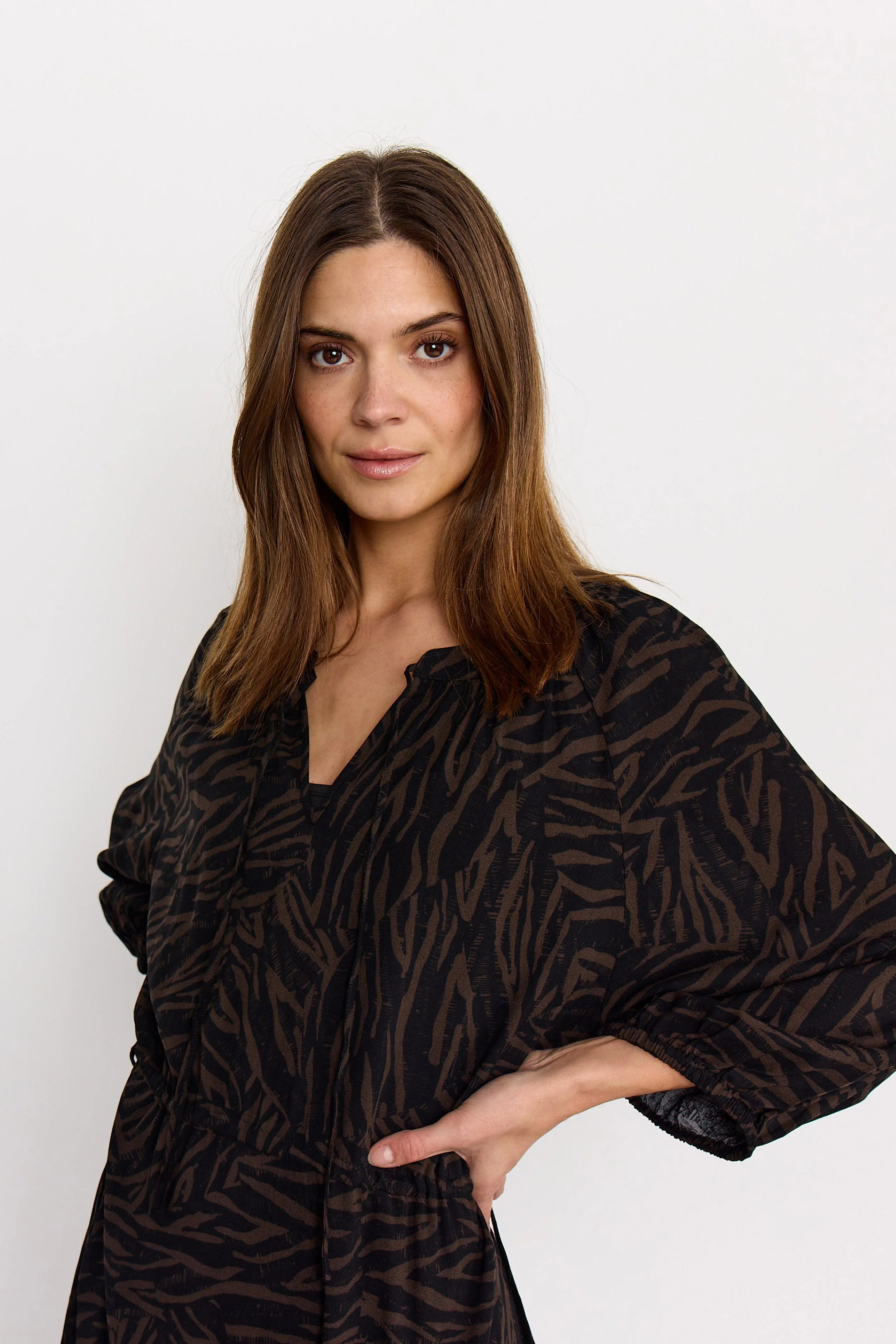 Sade Tie Neck Midi Dress - Hot Fudge Combi - Image 4