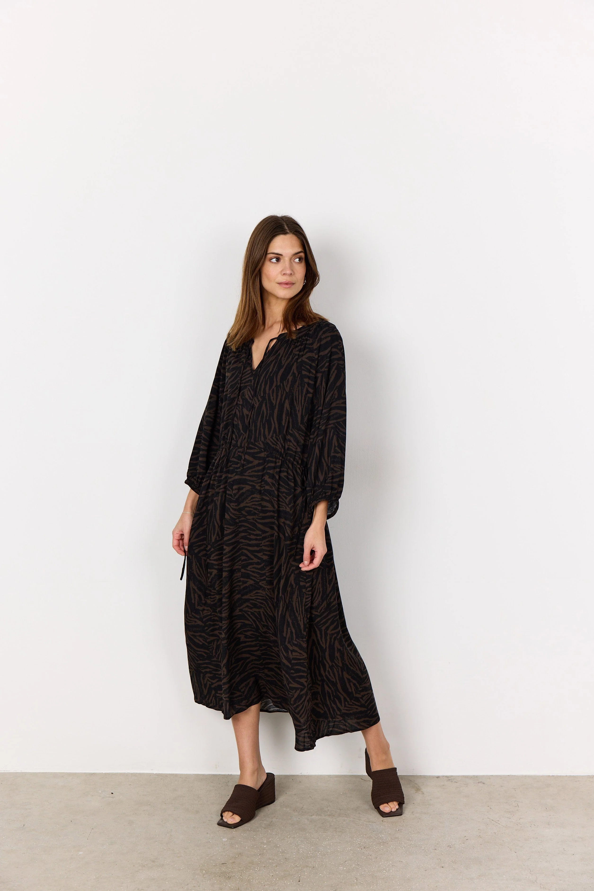 Sade Tie Neck Midi Dress - Hot Fudge Combi - Image 5